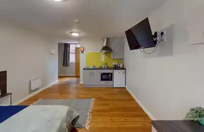 Avalon Court, Nottingham - Nottingham, England, United Kingdom - Superior Studio - Kitchen