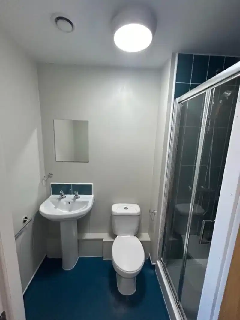 Sovereign House, Sheffield - Sheffield, England, United Kingdom - Classic Studio - Bathroom