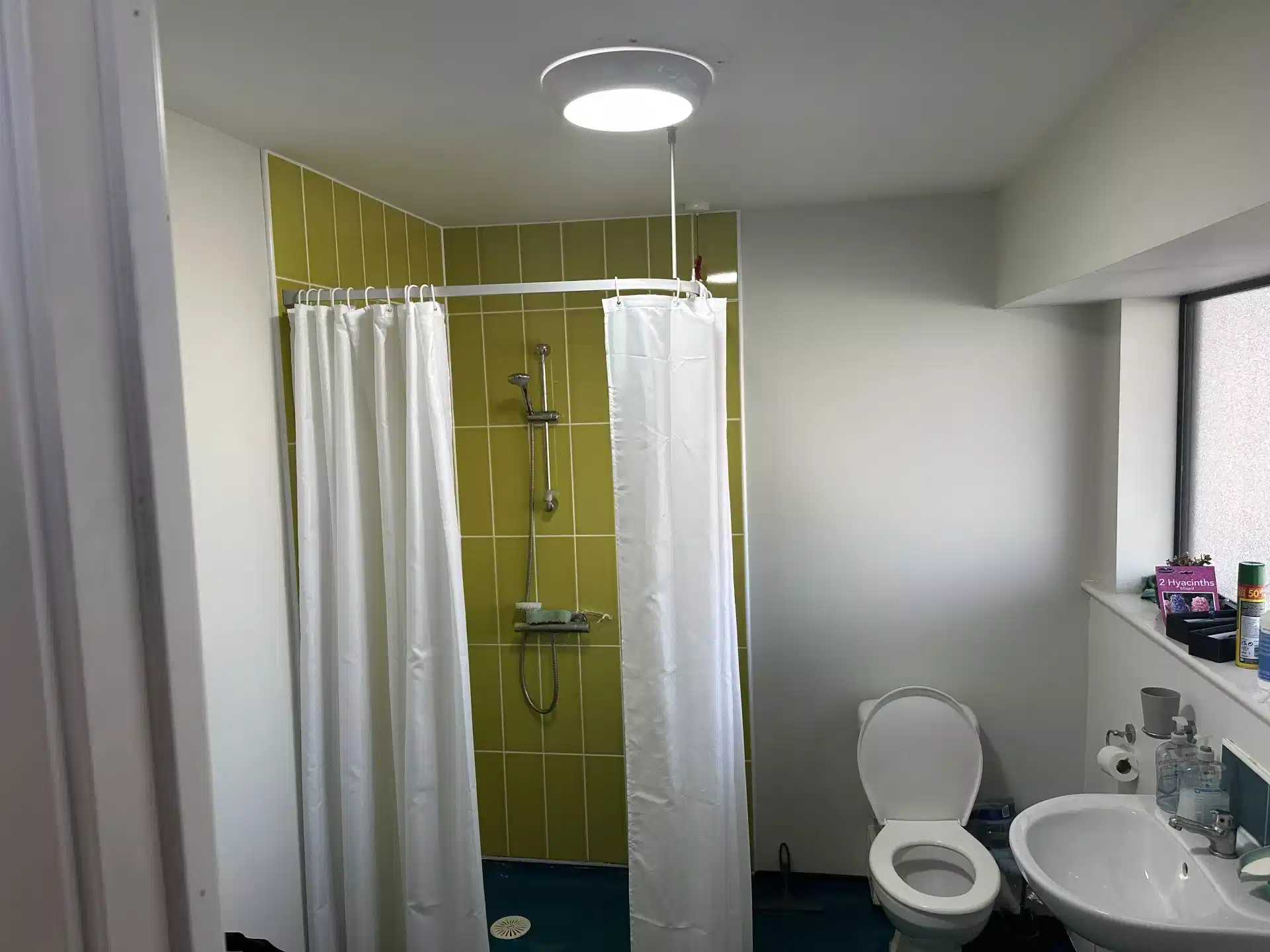 Burgess House, Newcastle - Newcastle Upon Tyne, England, United Kingdom - Deluxe Studio - Bathroom