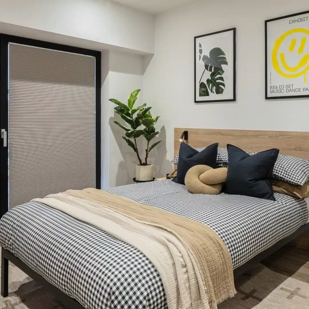 Exterior?w=400&h=260&fit=crop&q=40&auto=format&trim=auto