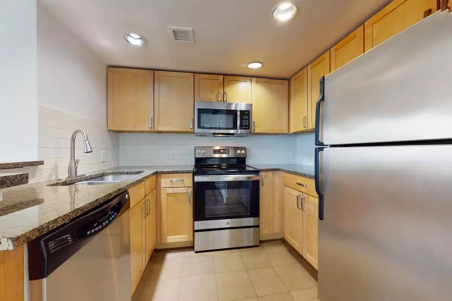 Amenities?w=400&h=260&fit=crop&q=40&auto=format&trim=auto