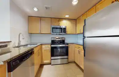 Amenities?w=400&h=260&fit=crop&q=40&auto=format&trim=auto