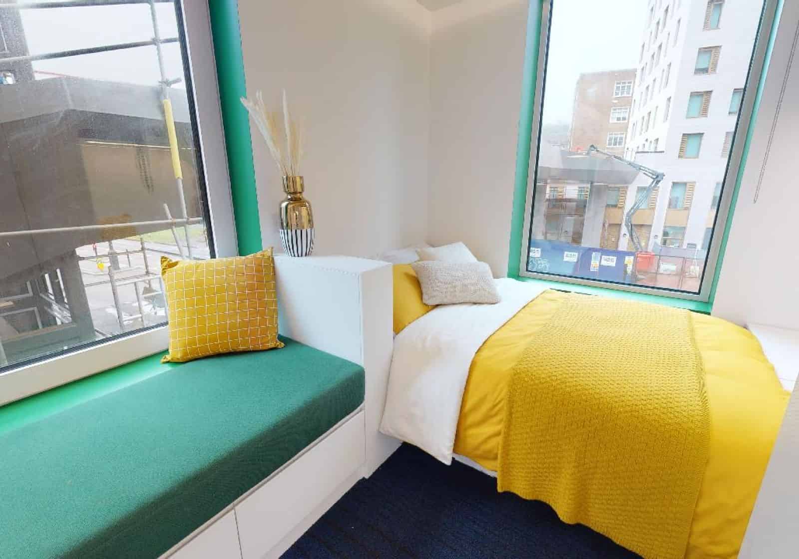Medium Roomy Studio Upper