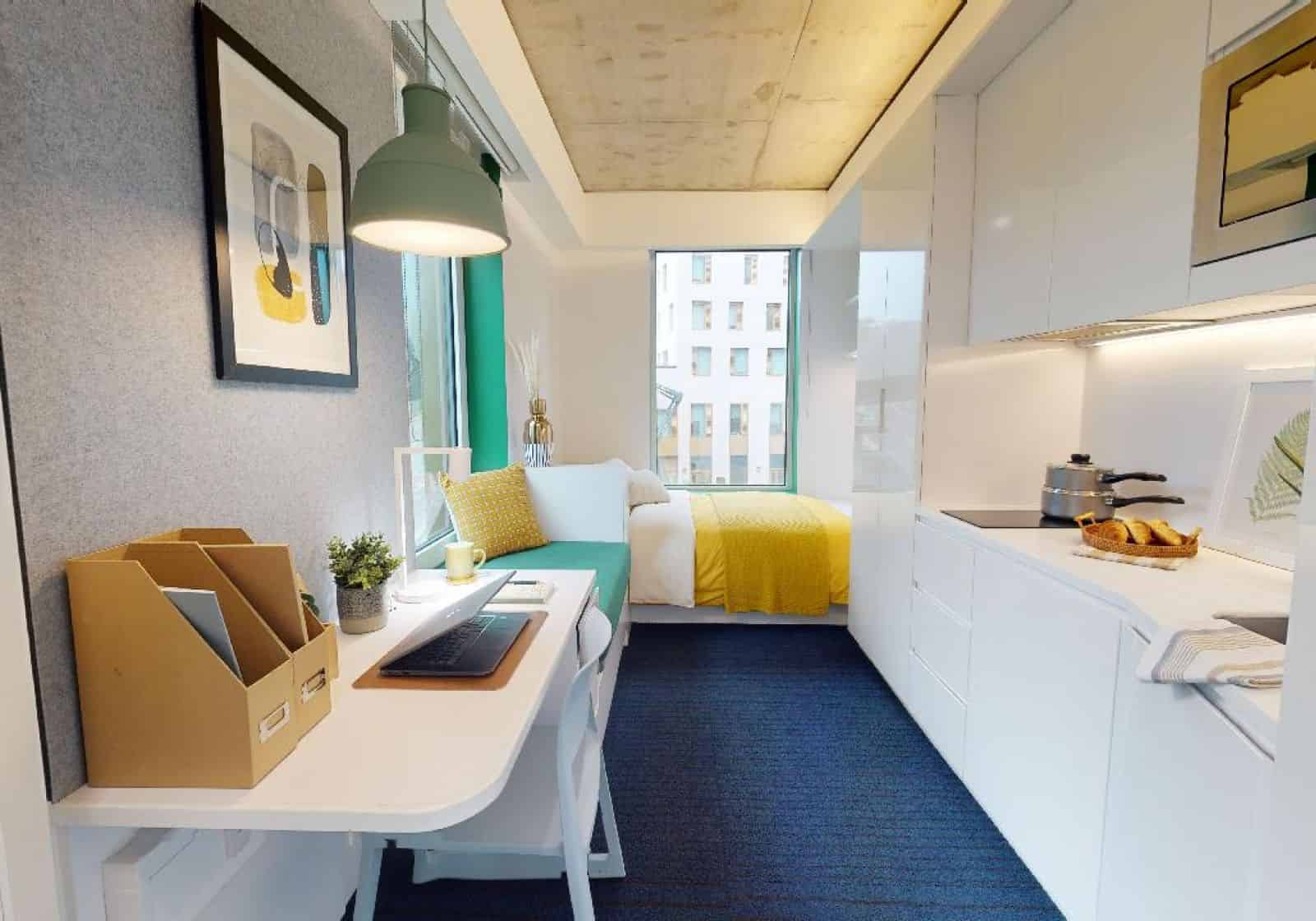 Medium Roomy Studio Middle
