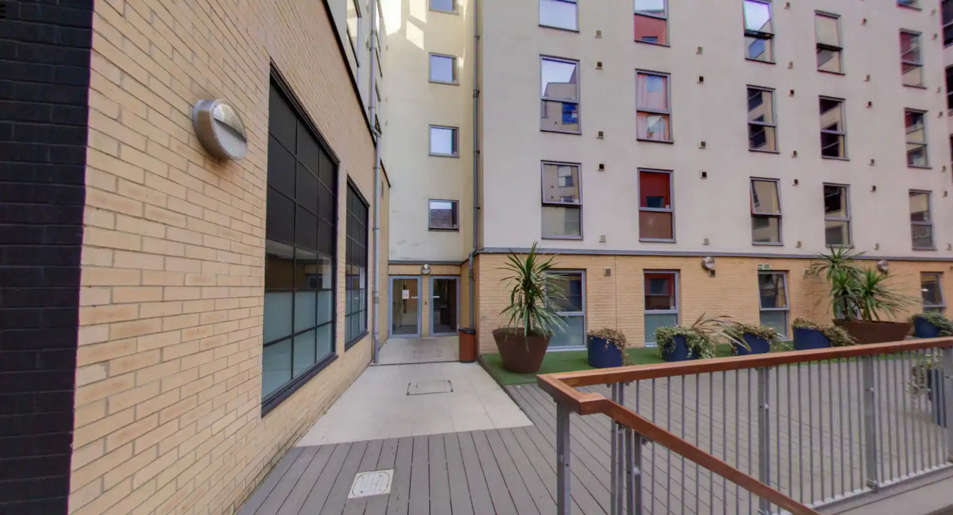 Canto Court, London image 37