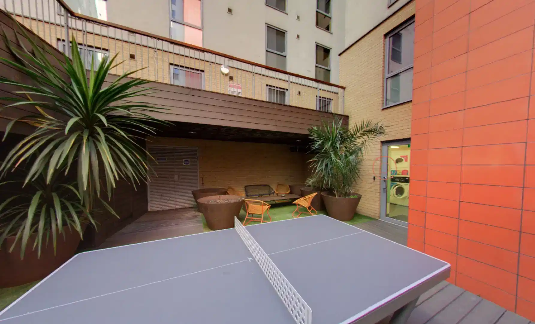 Canto Court, London image 41
