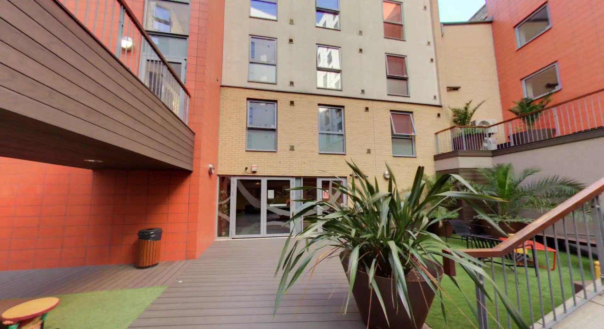 Canto Court, London image 39