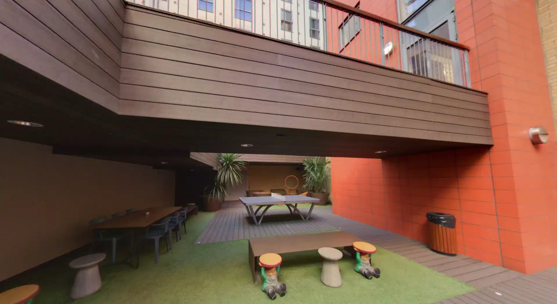 Canto Court, London image 40
