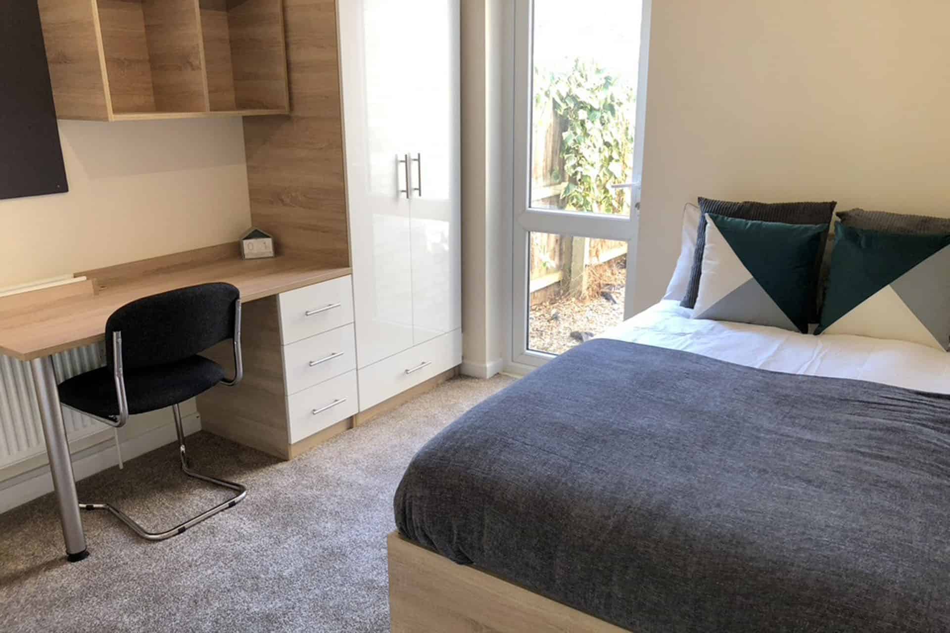 Amenities?w=400&h=260&fit=crop&q=40&auto=format&trim=auto