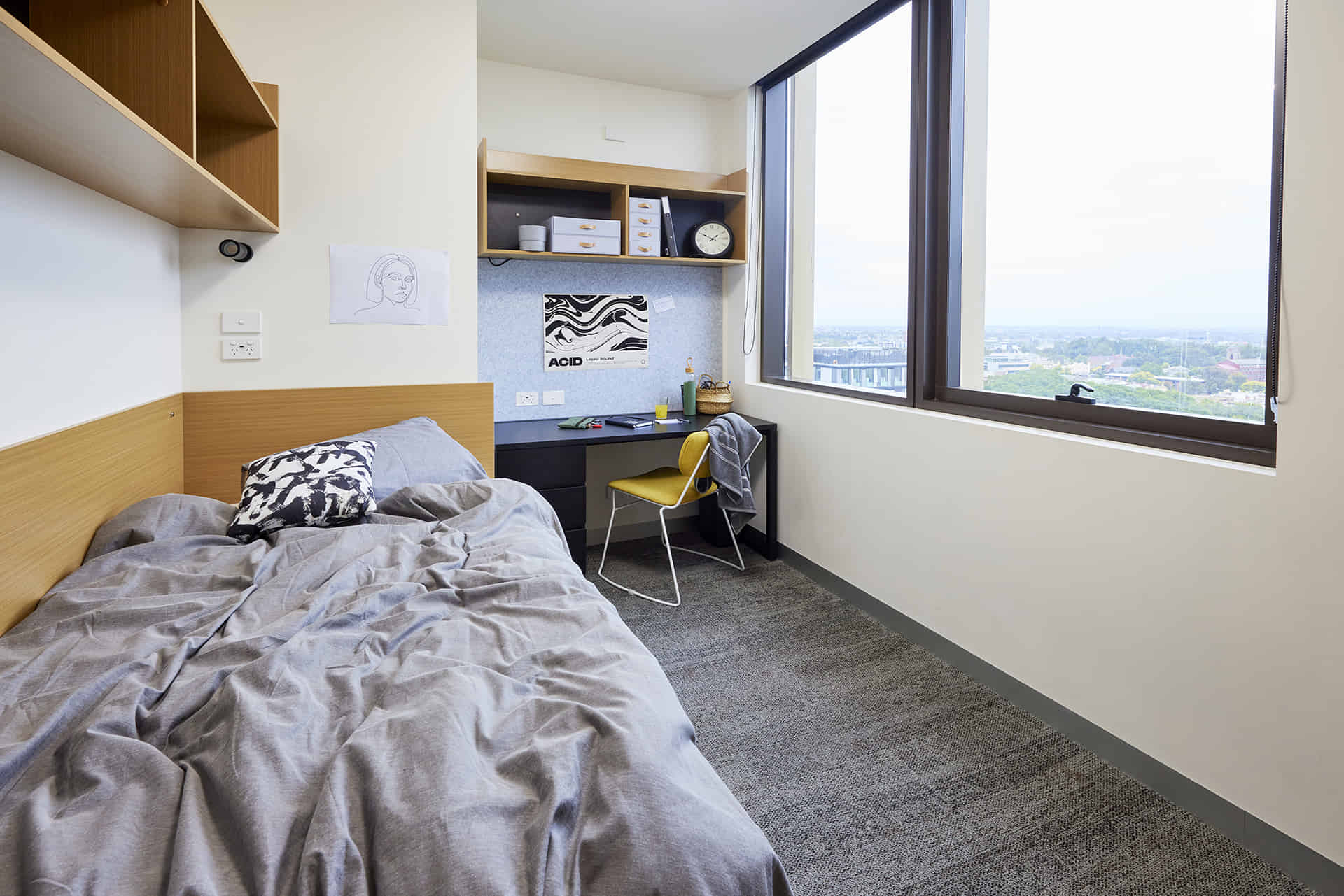 2 Bedroom Shared Bathroom, Single Bed