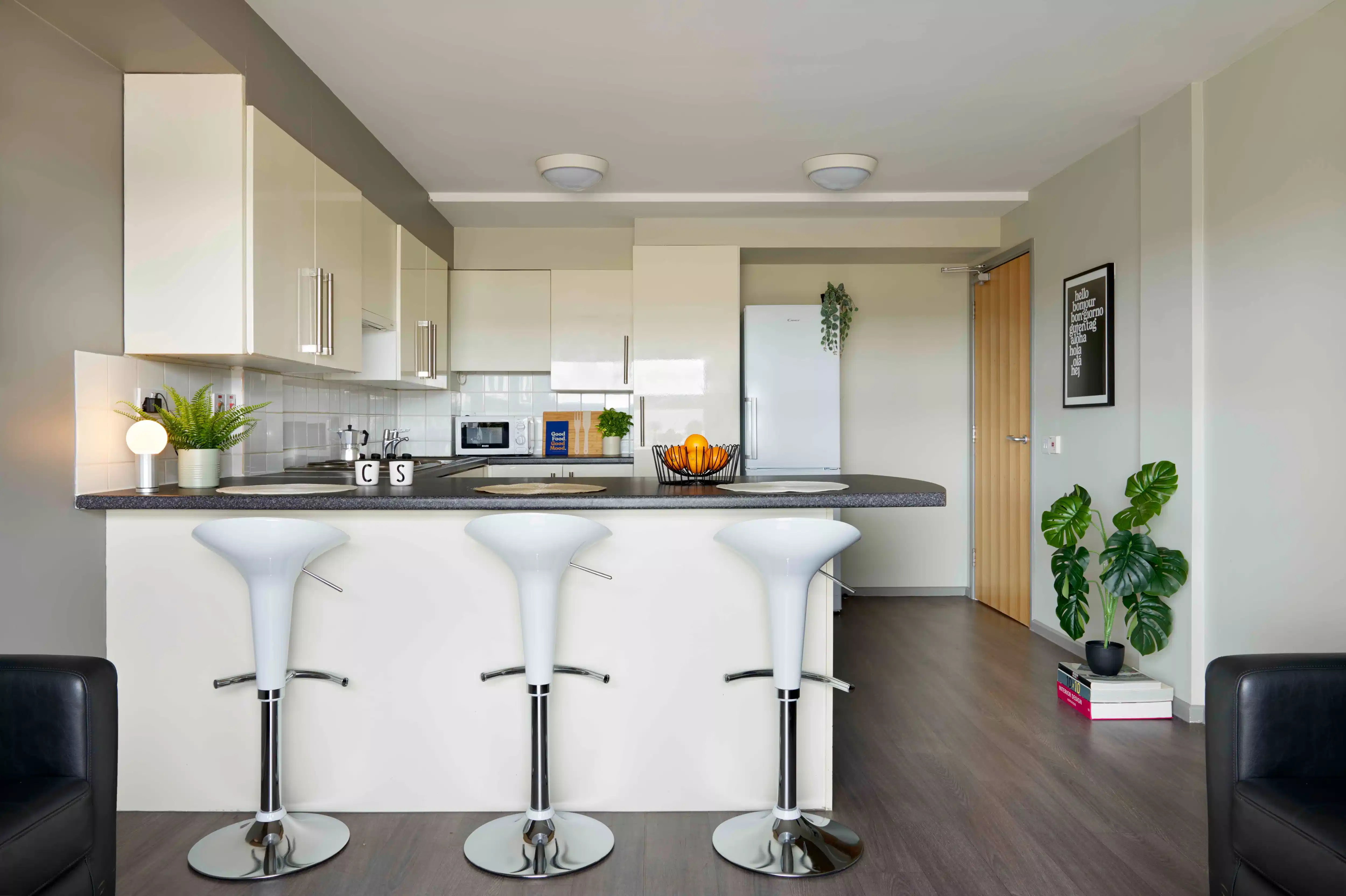 Kitchen?w=400&h=260&fit=crop&q=40&auto=format&trim=auto