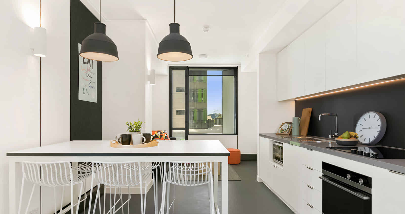 Exterior?w=400&h=260&fit=crop&q=40&auto=format&trim=auto