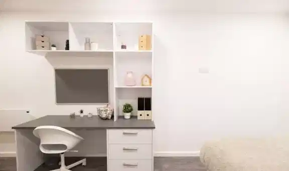 Common Area?w=400&h=260&fit=crop&q=40&auto=format&trim=auto