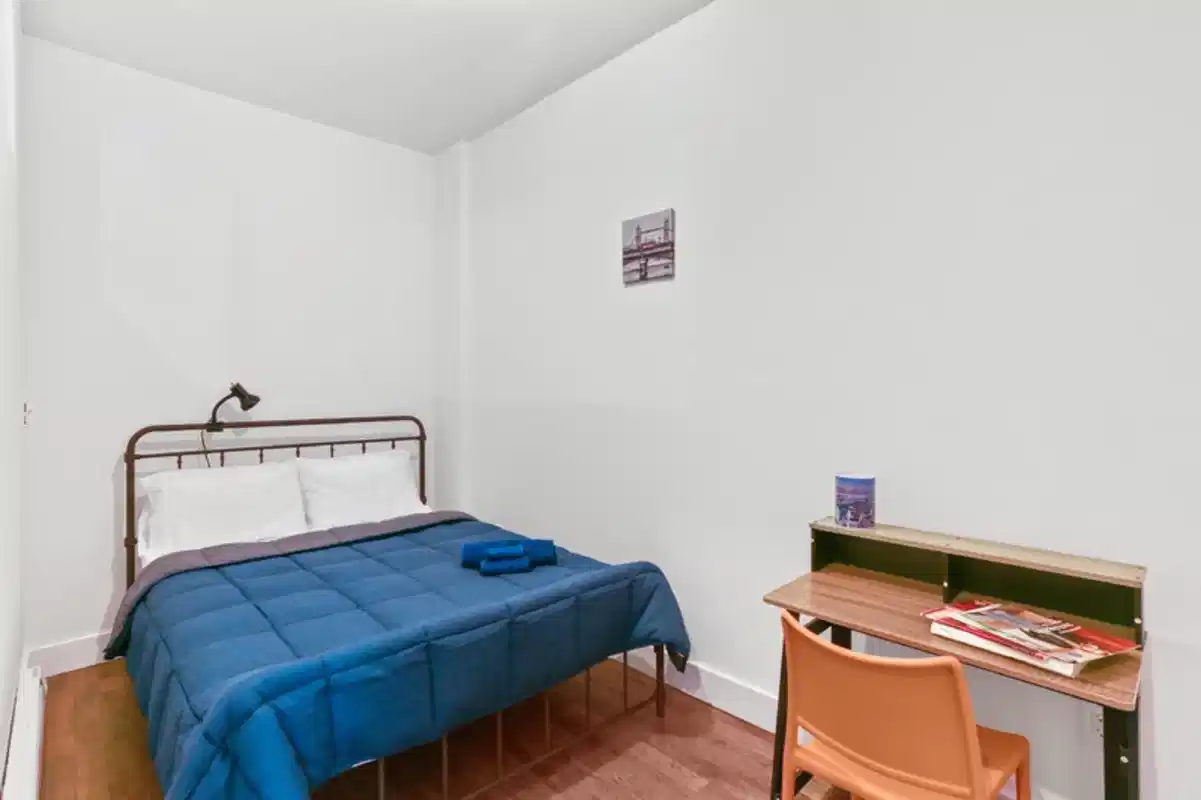 Kitchen?w=400&h=260&fit=crop&q=40&auto=format&trim=auto