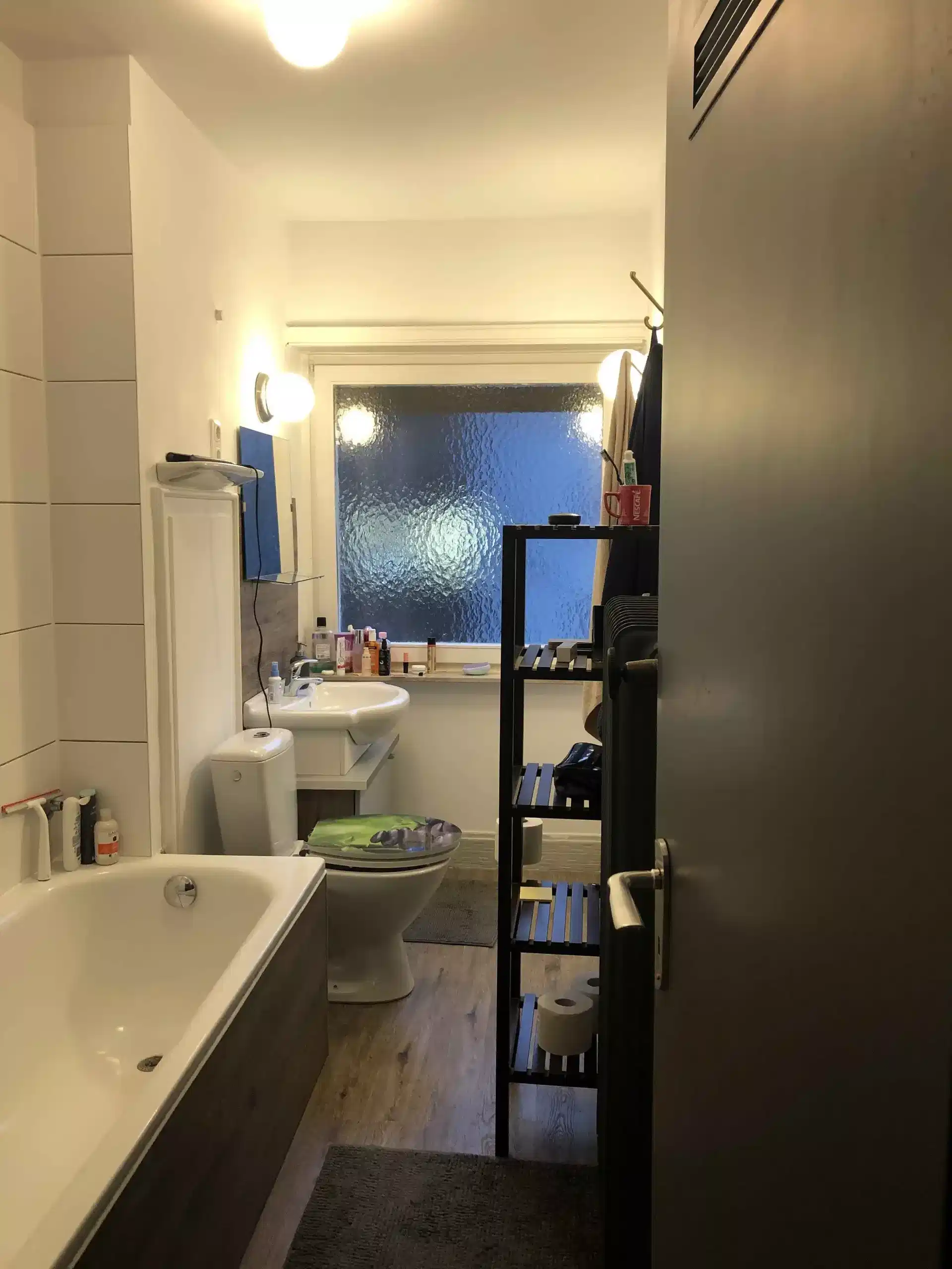 Exterior?w=400&h=260&fit=crop&q=40&auto=format&trim=auto