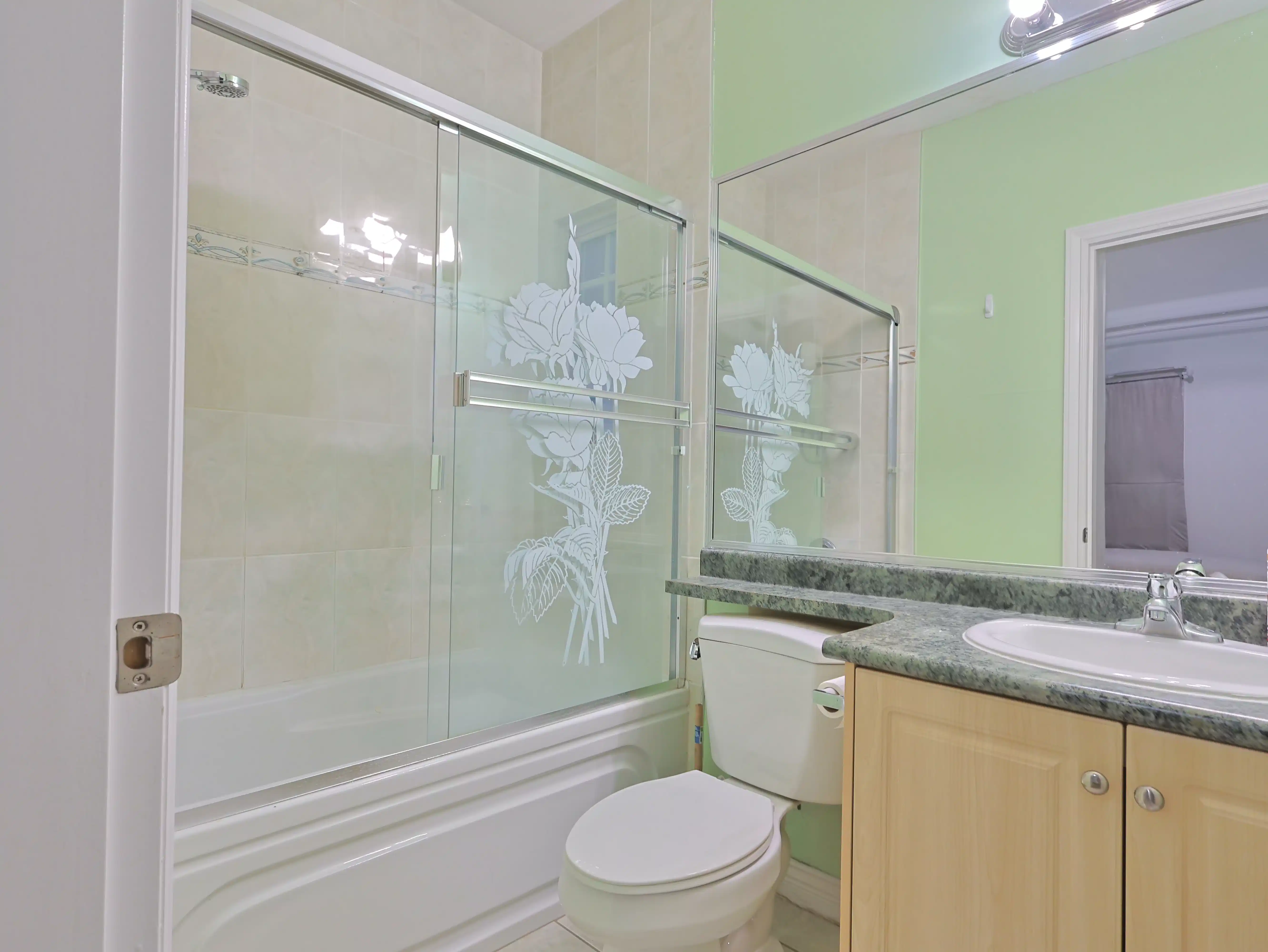 Exterior?w=400&h=260&fit=crop&q=40&auto=format&trim=auto