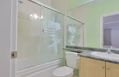 Exterior?w=400&h=260&fit=crop&q=40&auto=format&trim=auto