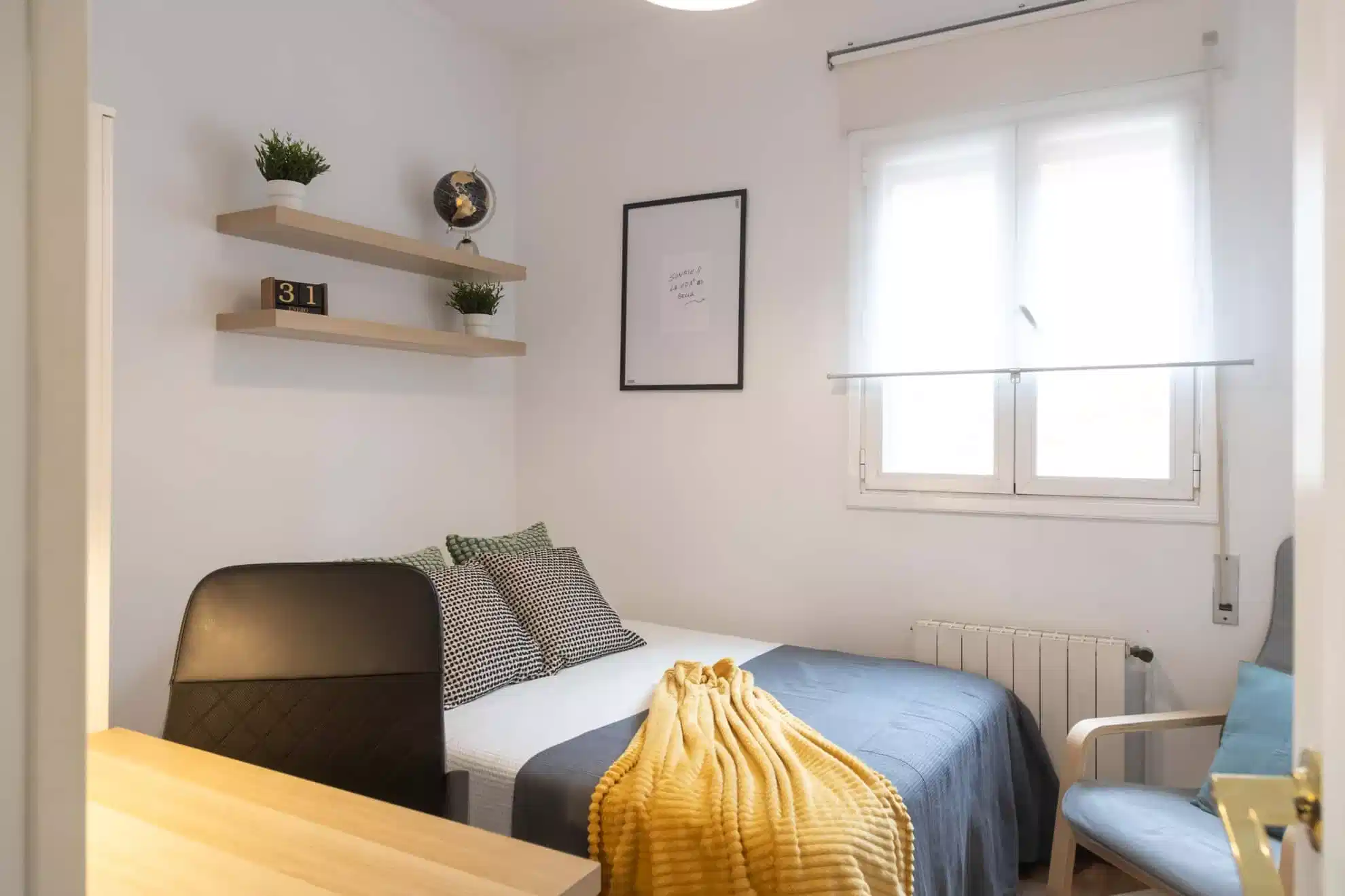 Common Area?w=400&h=260&fit=crop&q=40&auto=format&trim=auto