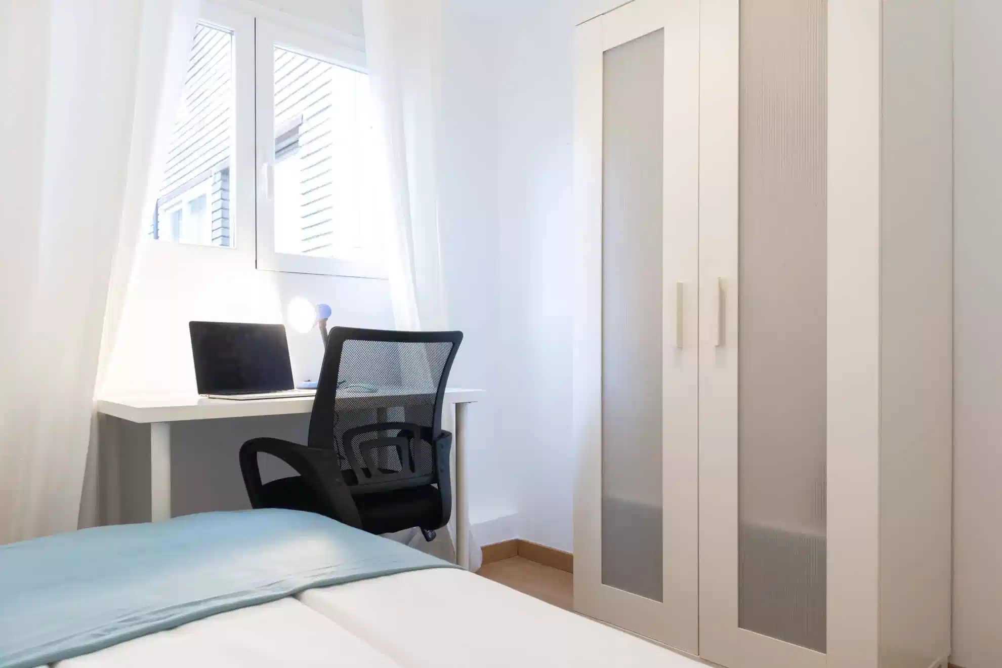 Common Area?w=400&h=260&fit=crop&q=40&auto=format&trim=auto