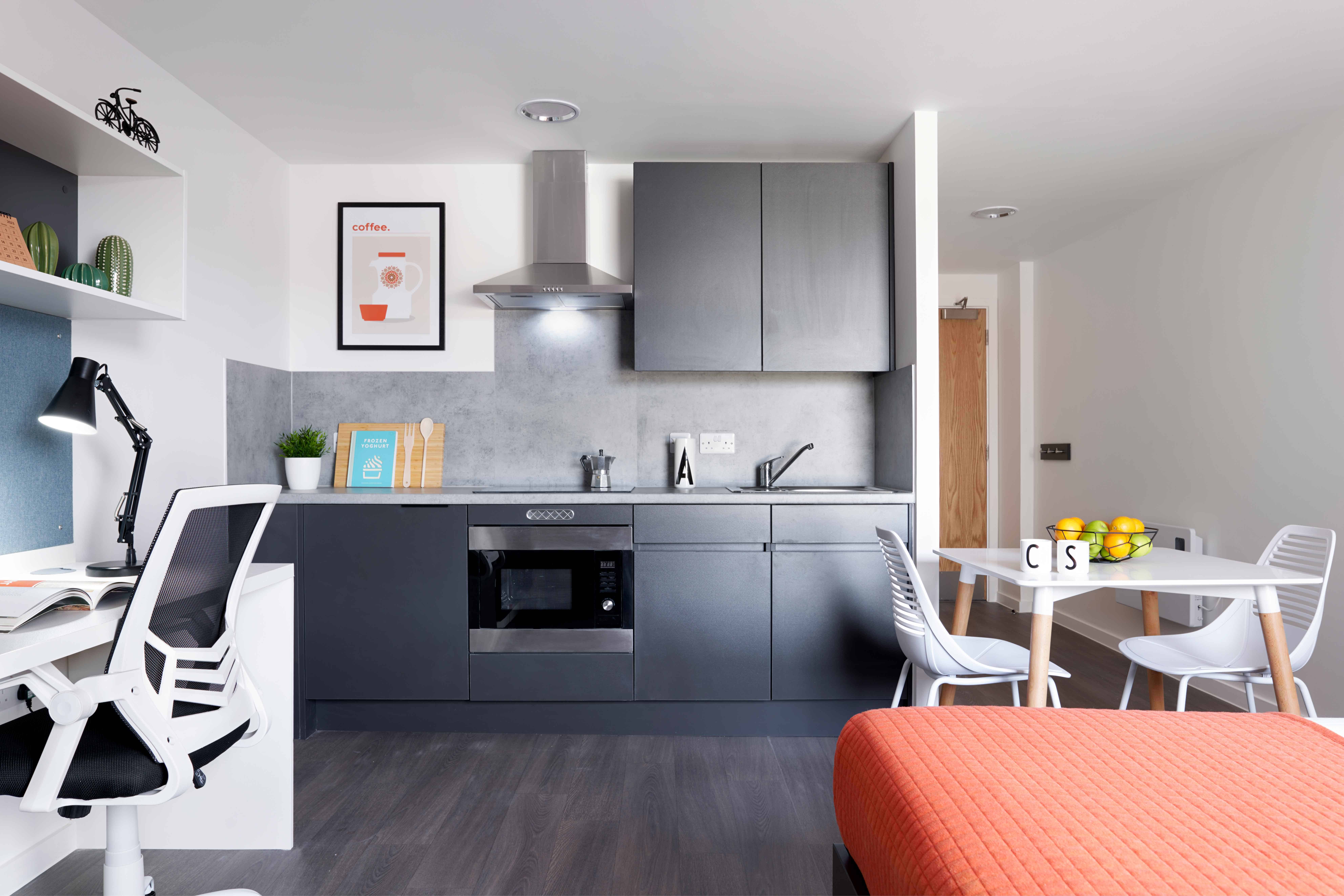 Bedroom?w=400&h=260&fit=crop&q=40&auto=format&trim=auto