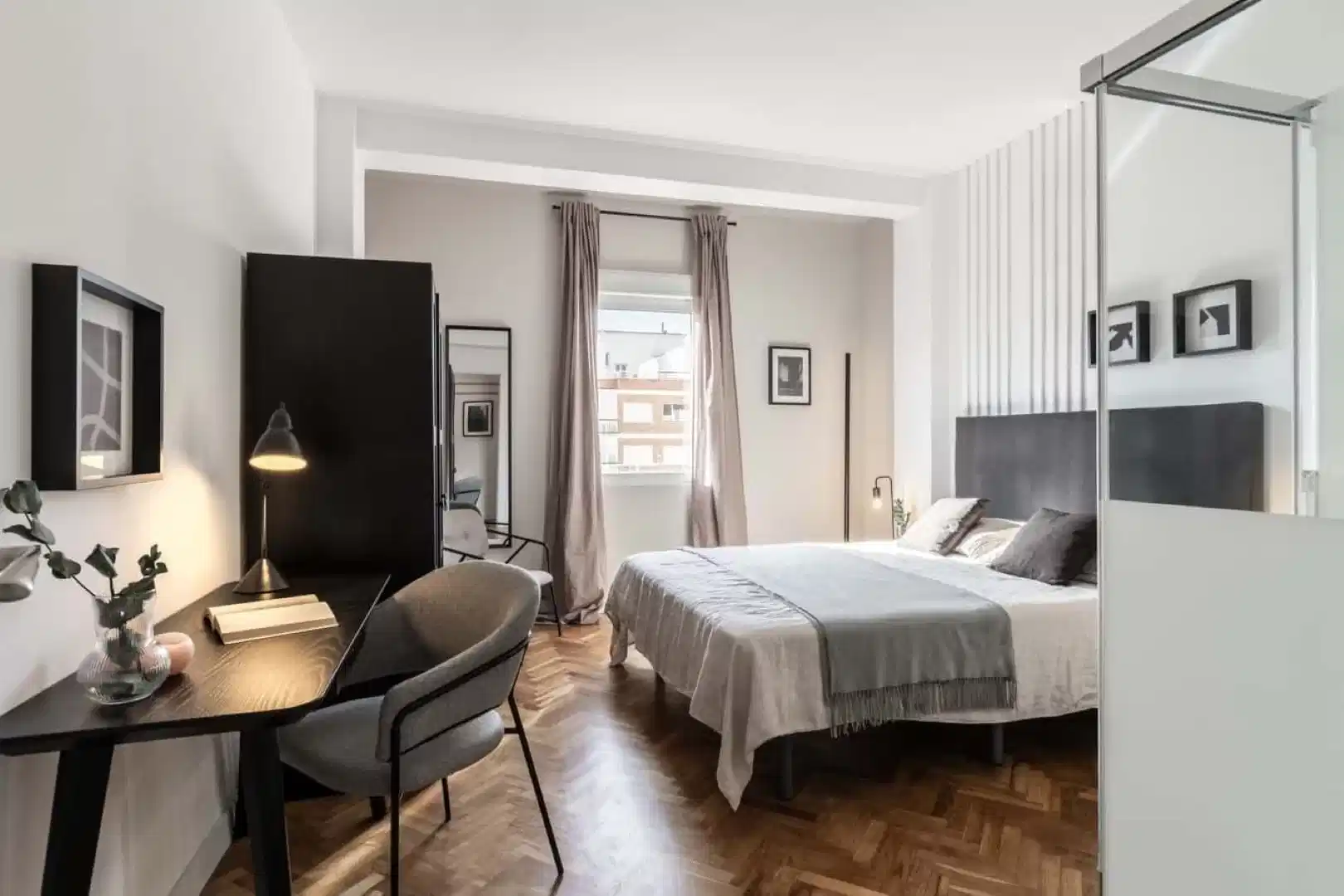 Common Area?w=400&h=260&fit=crop&q=40&auto=format&trim=auto