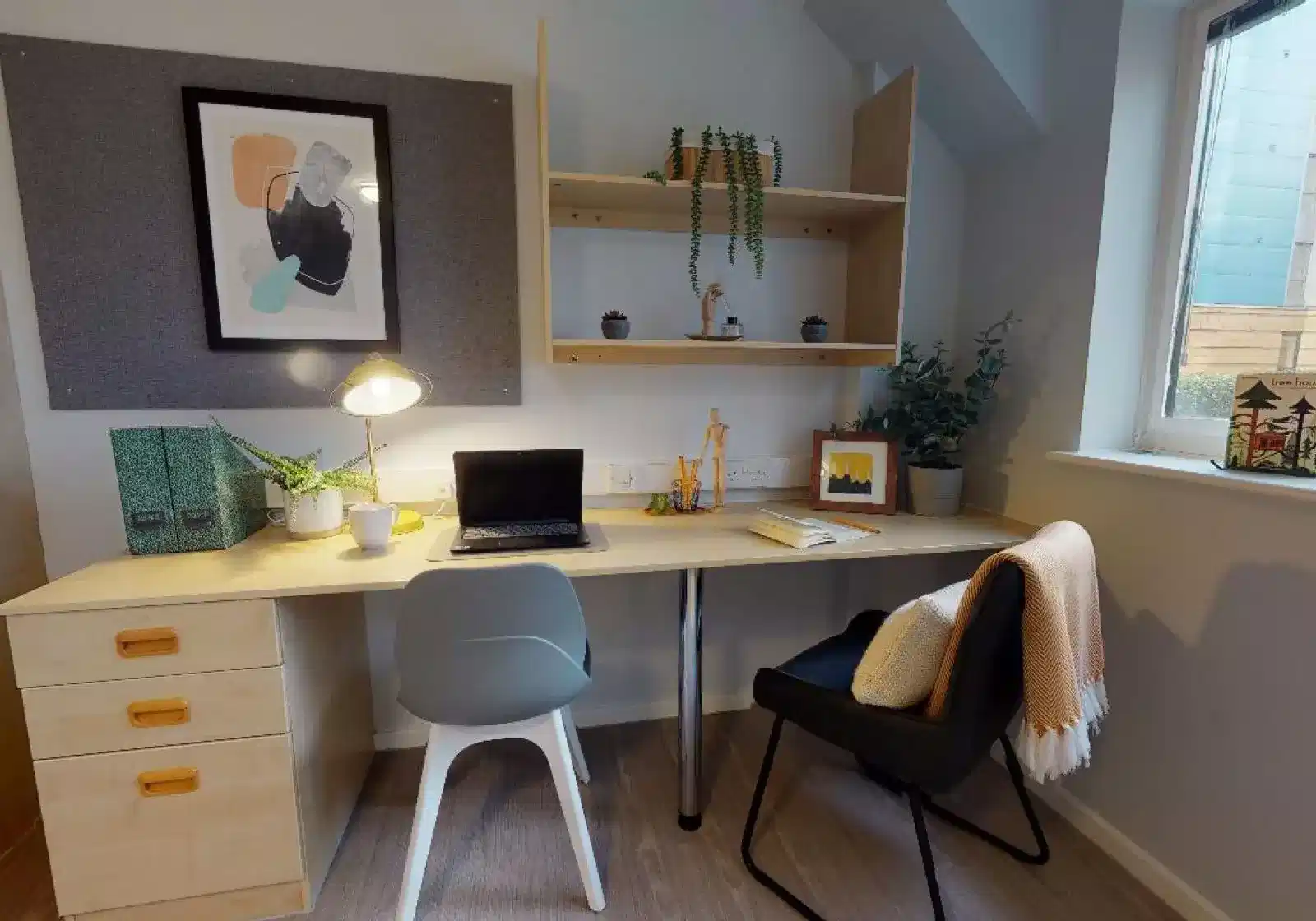 Exterior?w=400&h=260&fit=crop&q=40&auto=format&trim=auto