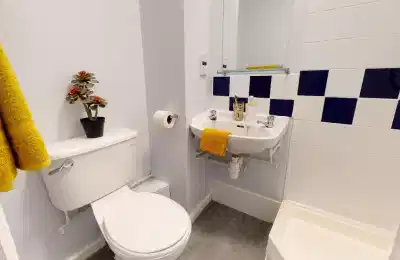Amenities?w=400&h=260&fit=crop&q=40&auto=format&trim=auto