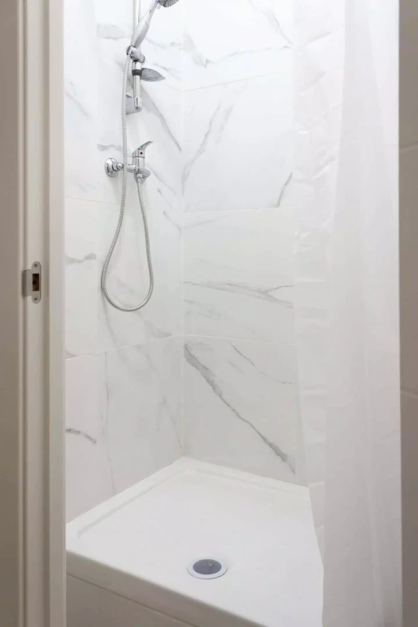 Carrer Gran de Gràcia, Barcelona - Barcelona, Spain - Room in a 6 Bedroom 3 Bathroom - Bathroom