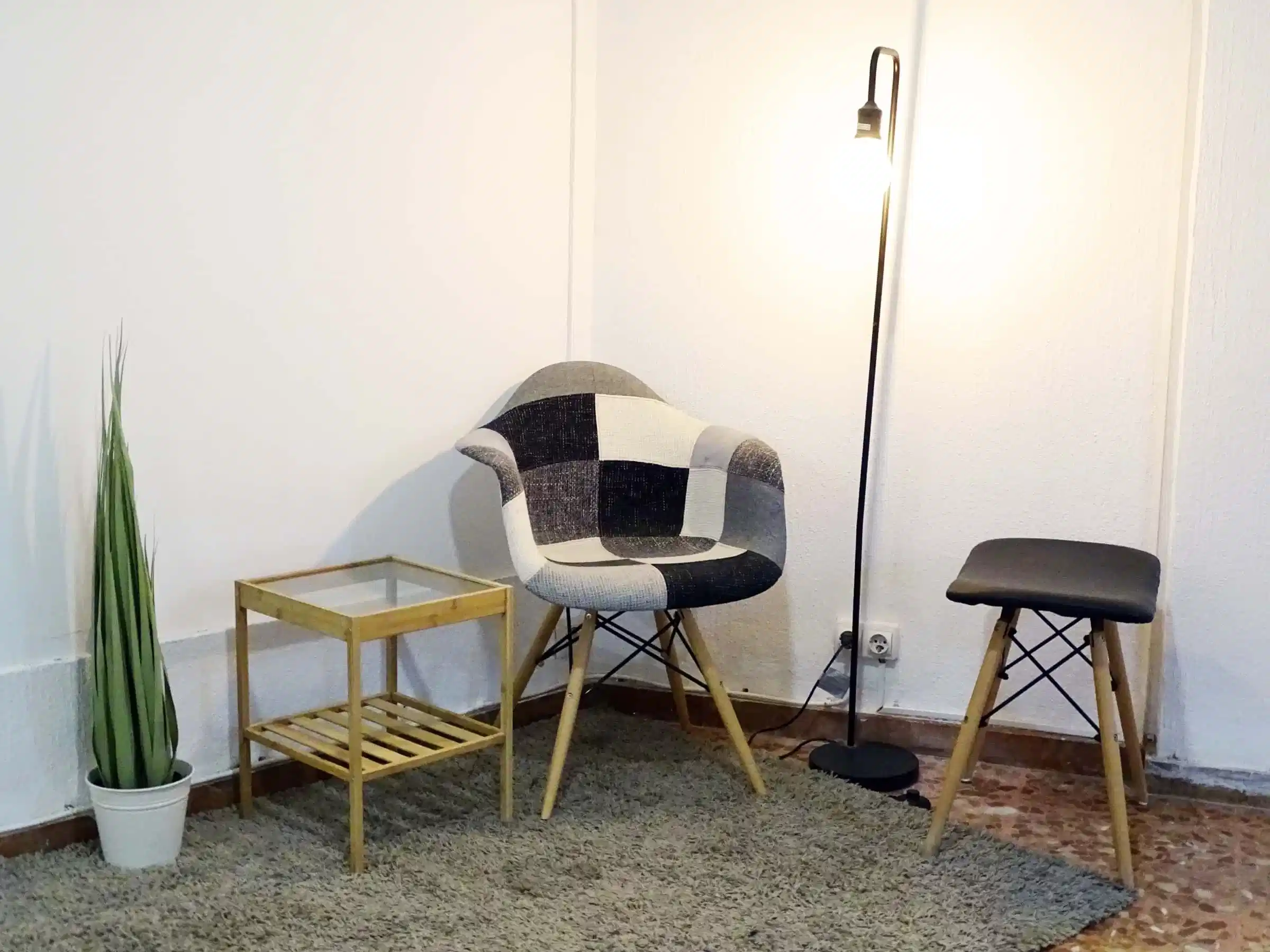 Room in a 6 Bedroom 3 Bathroom - Bedroom?w=400&h=260&fit=crop&q=40&auto=format&trim=auto