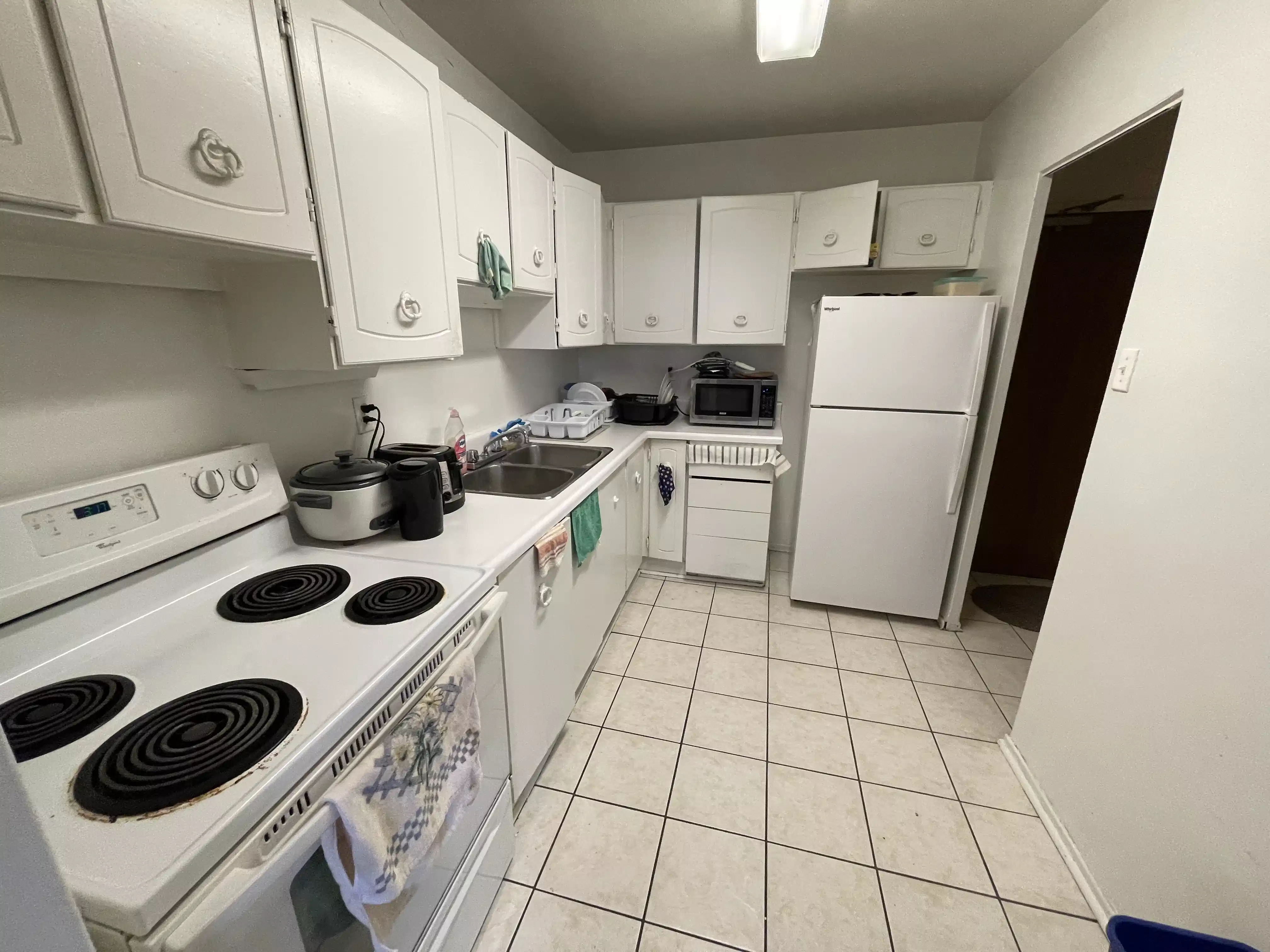 Johnson's Carlton, Toronto - Toronto, Ontario, Canada - Platinum Plus - Kitchen