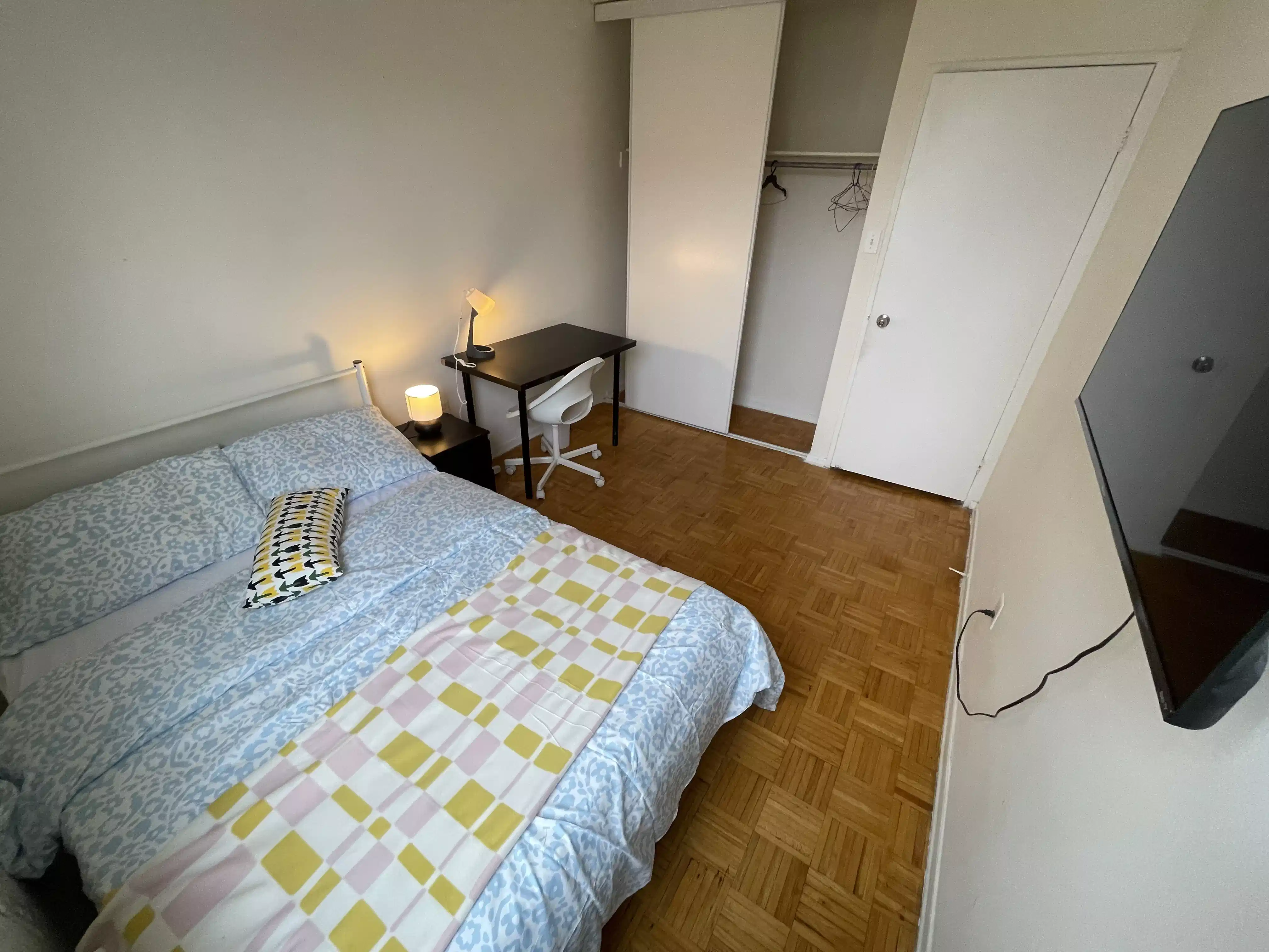 Johnson's Carlton, Toronto - Toronto, Ontario, Canada - Platinum Plus - Bedroom