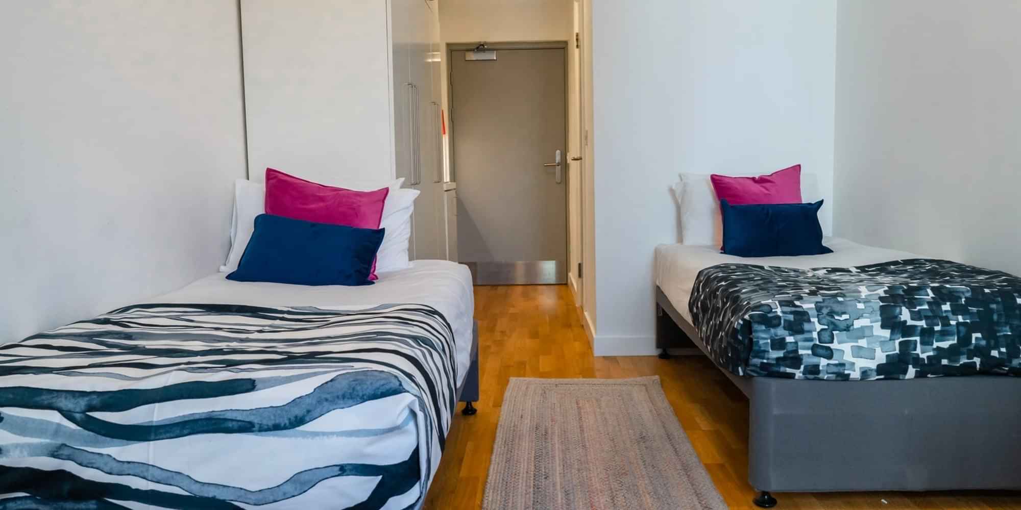 Amenities?w=400&h=260&fit=crop&q=40&auto=format&trim=auto