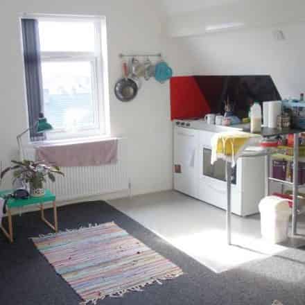 Amenities?w=400&h=260&fit=crop&q=40&auto=format&trim=auto