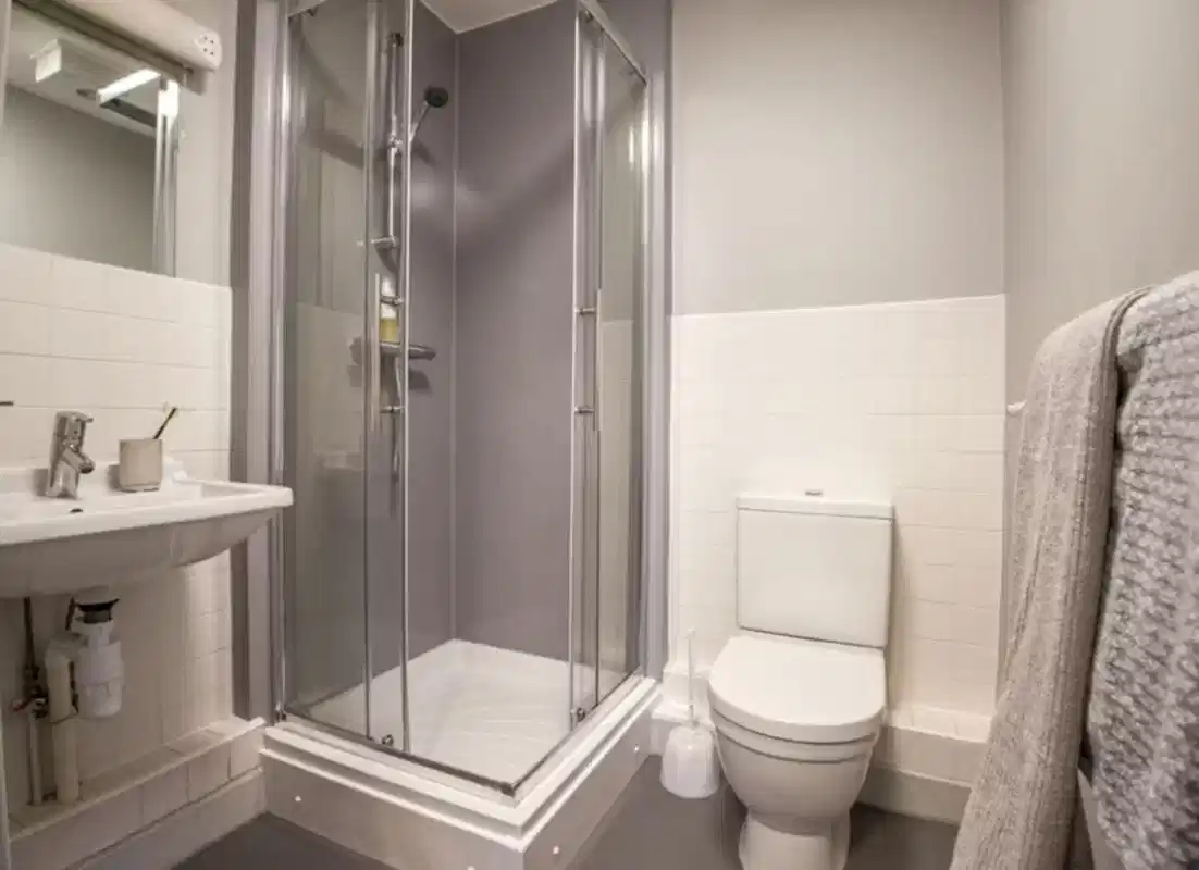 Amenities?w=400&h=260&fit=crop&q=40&auto=format&trim=auto