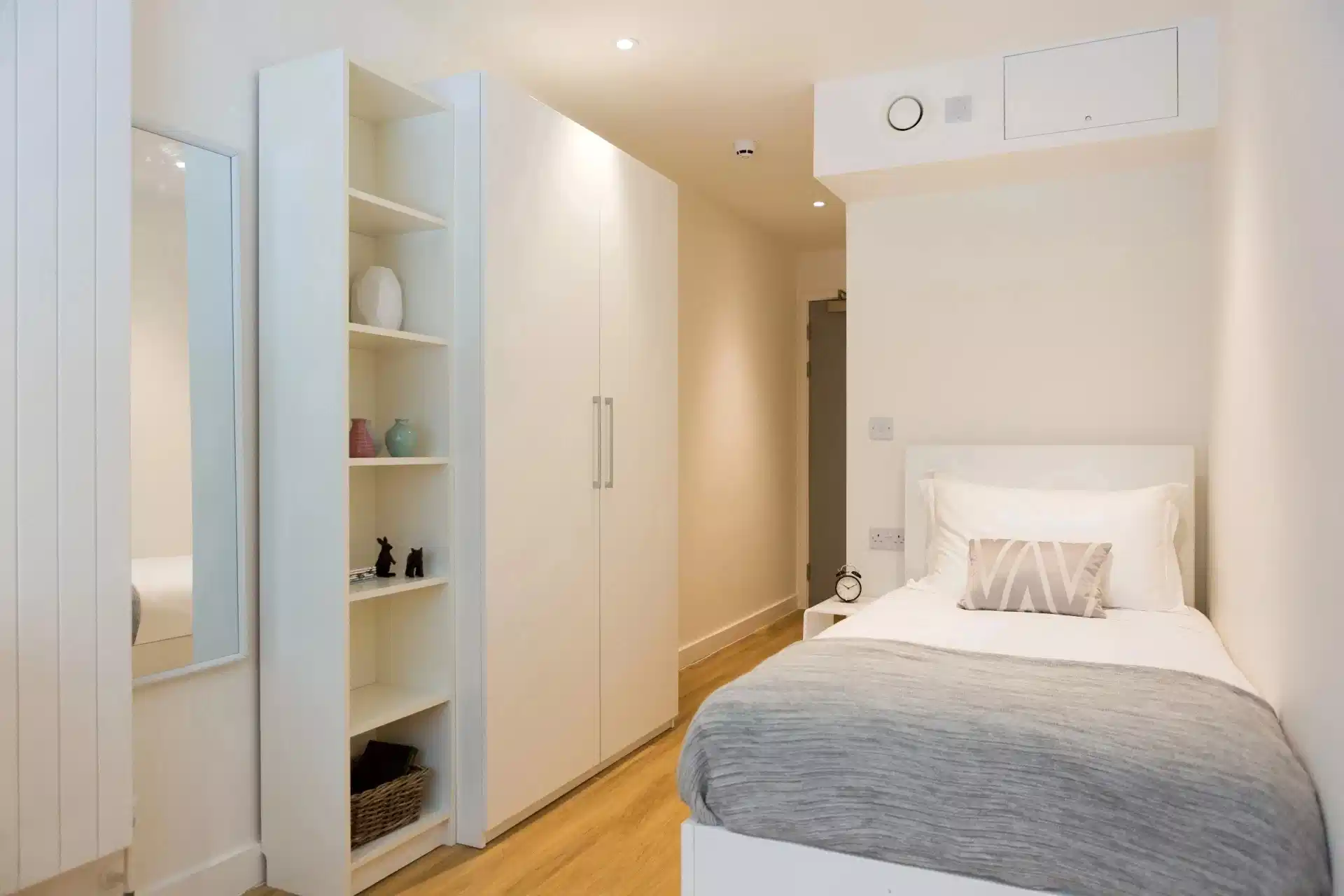 Bronze Ensuite Mid Level City View