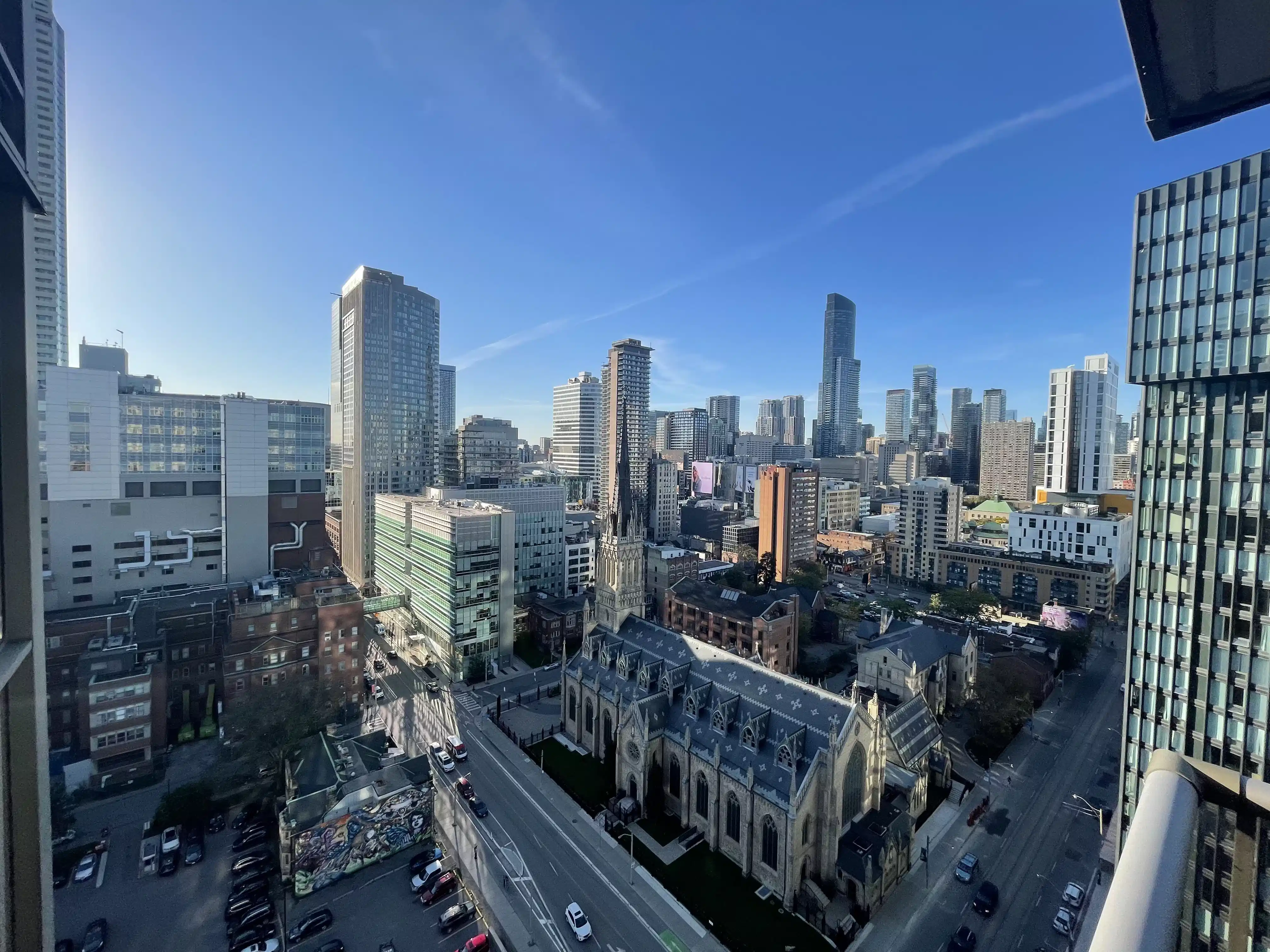 YVR M5, Toronto - Toronto, Ontario, Canada - Exterior