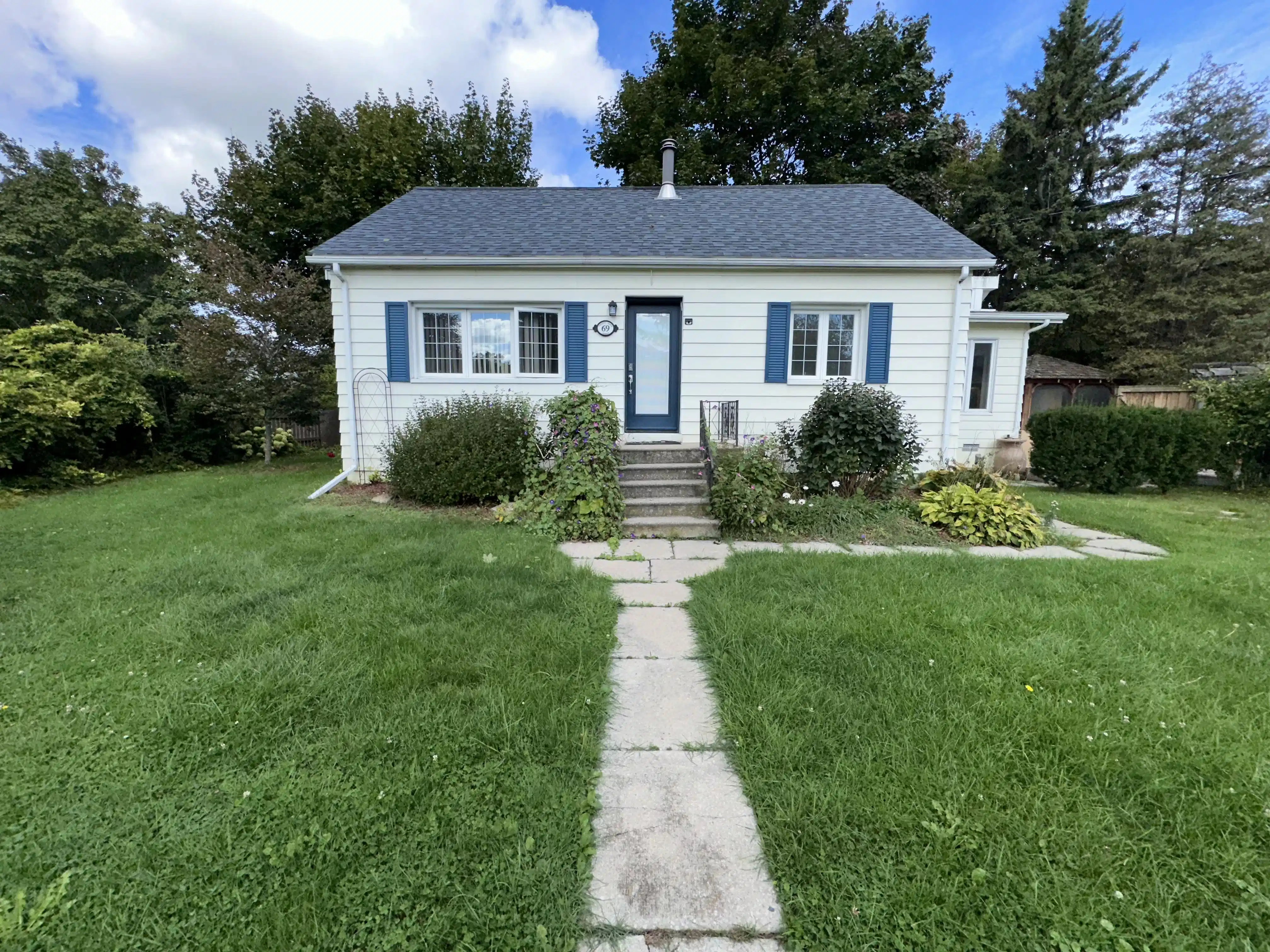 YVR M8, Toronto - Toronto, Ontario, Canada - Exterior