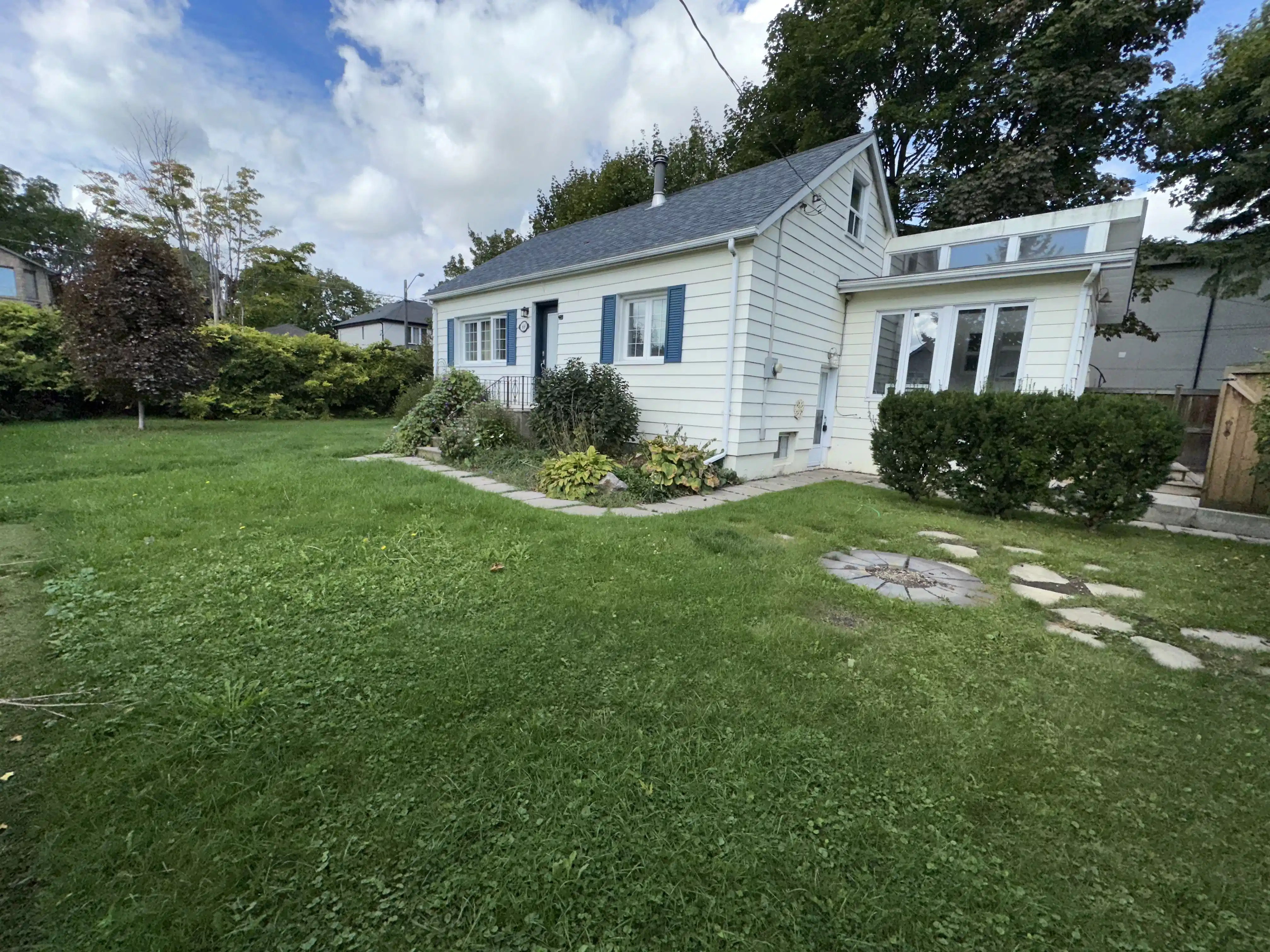 YVR M8, Toronto - Toronto, Ontario, Canada - Exterior