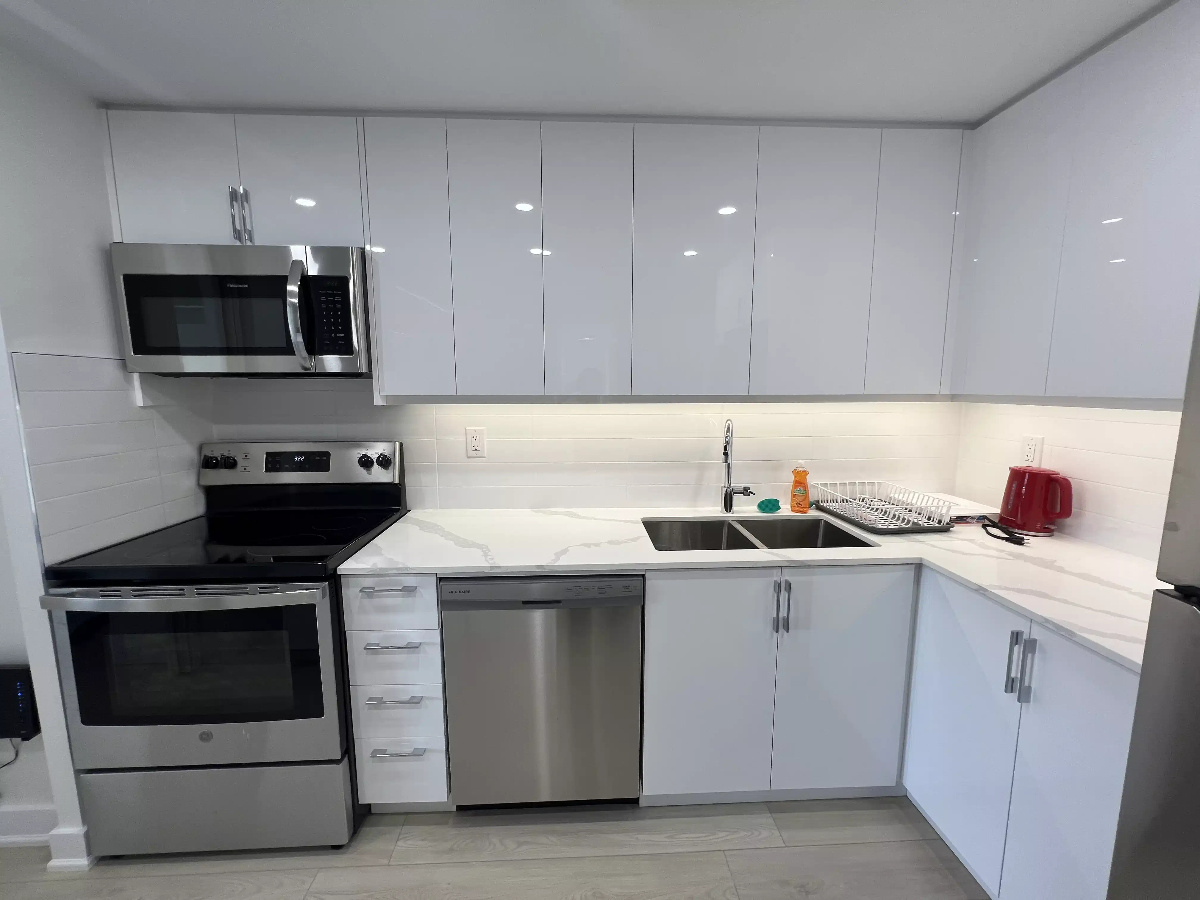 Amenities?w=400&h=260&fit=crop&q=40&auto=format&trim=auto