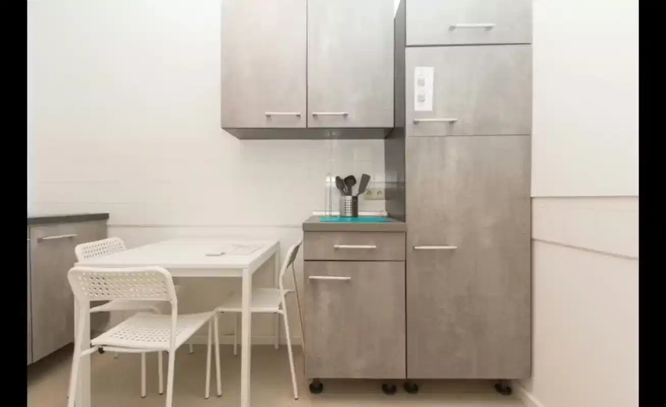 Common Area?w=400&h=260&fit=crop&q=40&auto=format&trim=auto