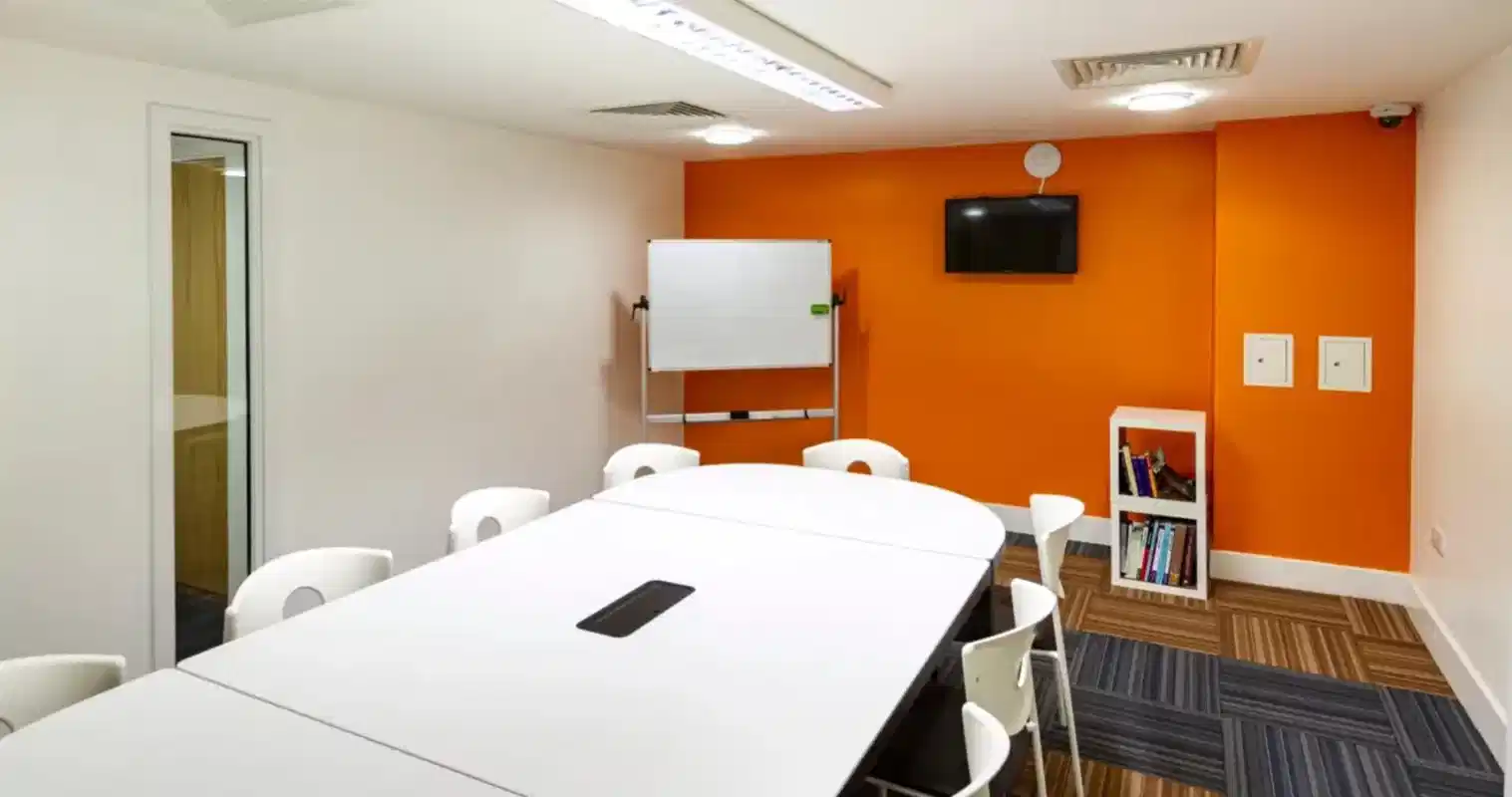 Amenities?w=400&h=260&fit=crop&q=40&auto=format&trim=auto