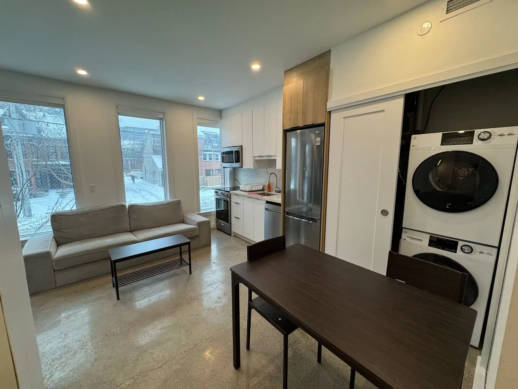 Exterior?w=400&h=260&fit=crop&q=40&auto=format&trim=auto