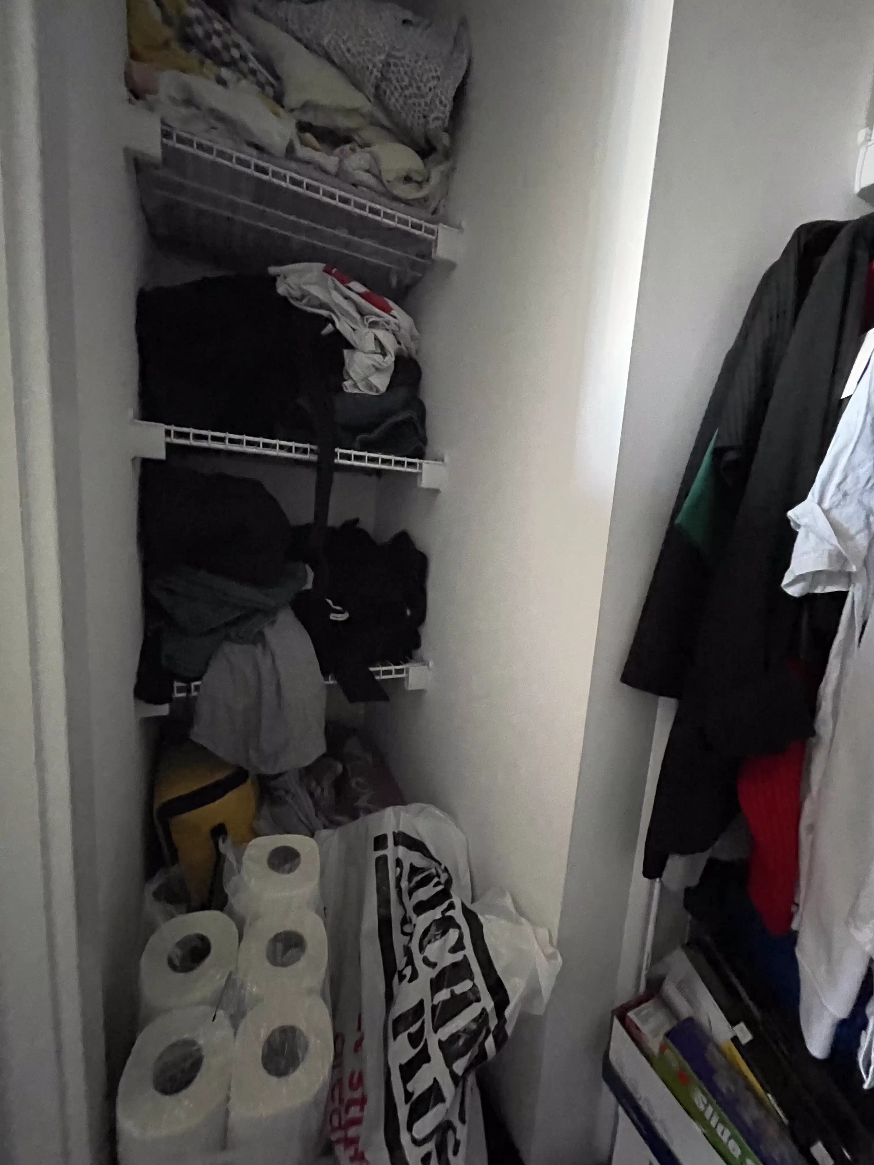 Exterior?w=400&h=260&fit=crop&q=40&auto=format&trim=auto