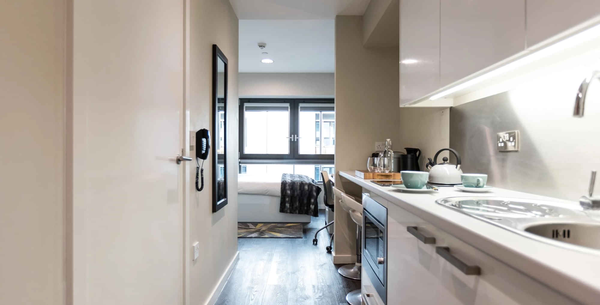 Common Area?w=400&h=260&fit=crop&q=40&auto=format&trim=auto