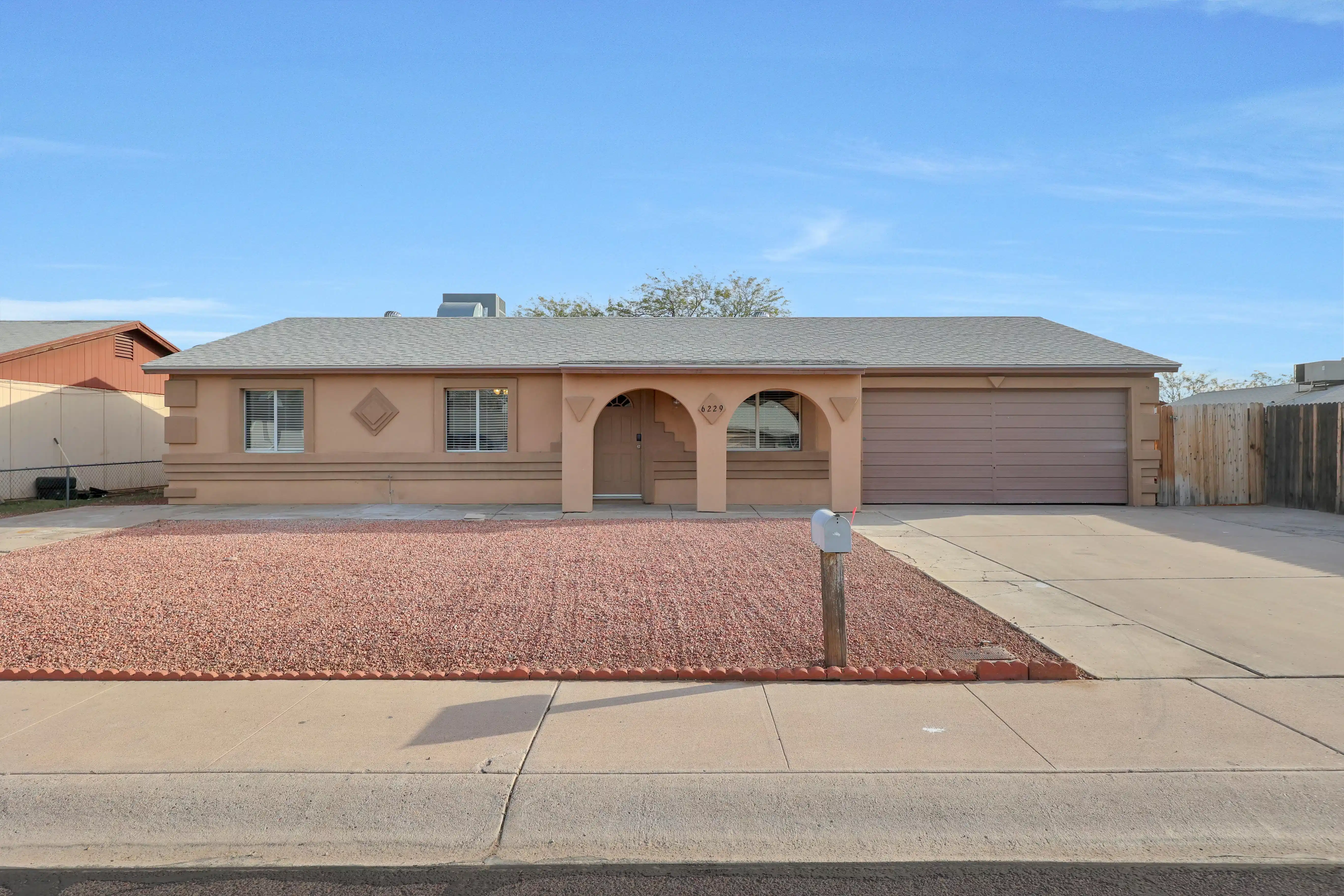 ?w=400&h=260&fit=crop&q=40&auto=format&trim=auto