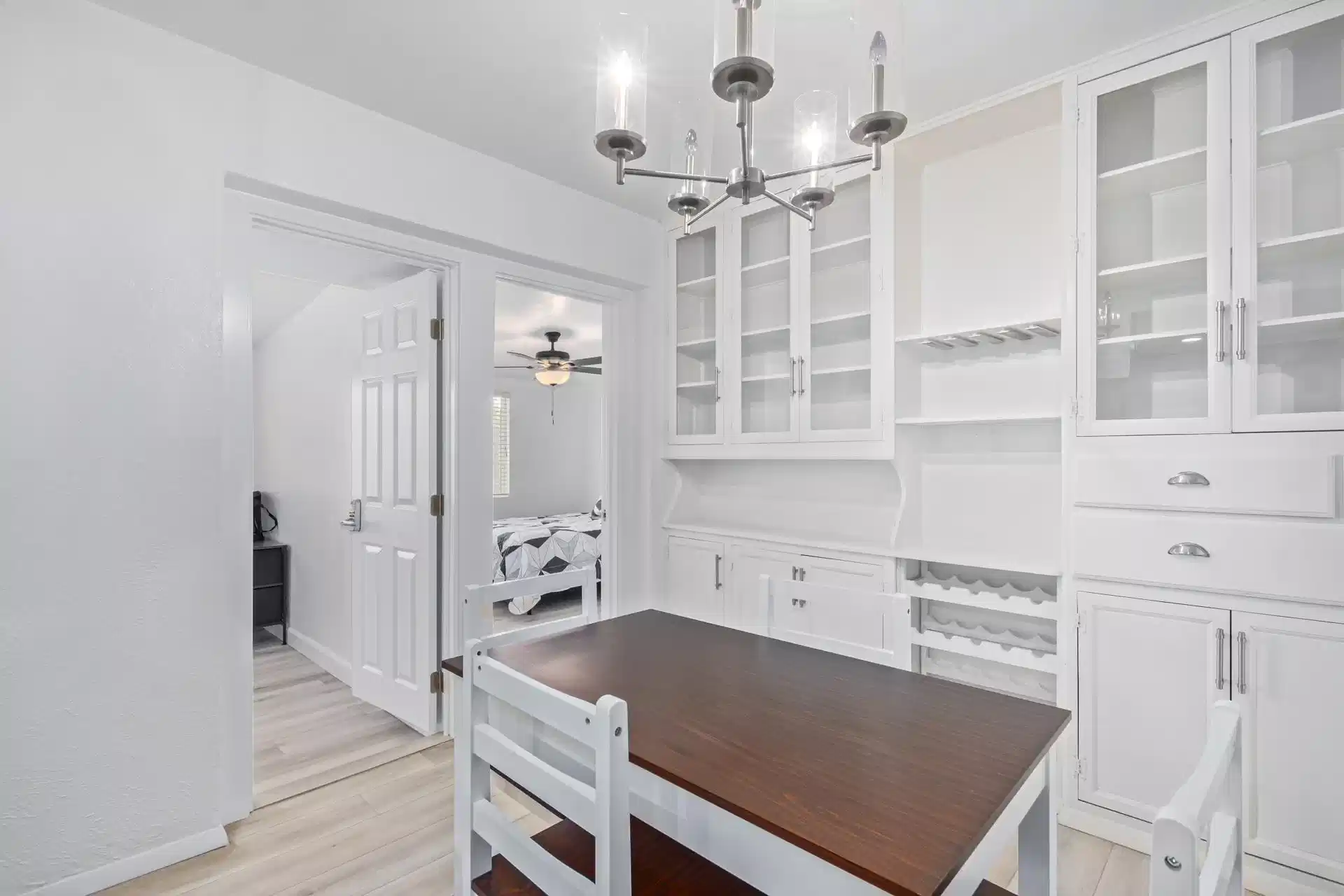 Amenities?w=400&h=260&fit=crop&q=40&auto=format&trim=auto