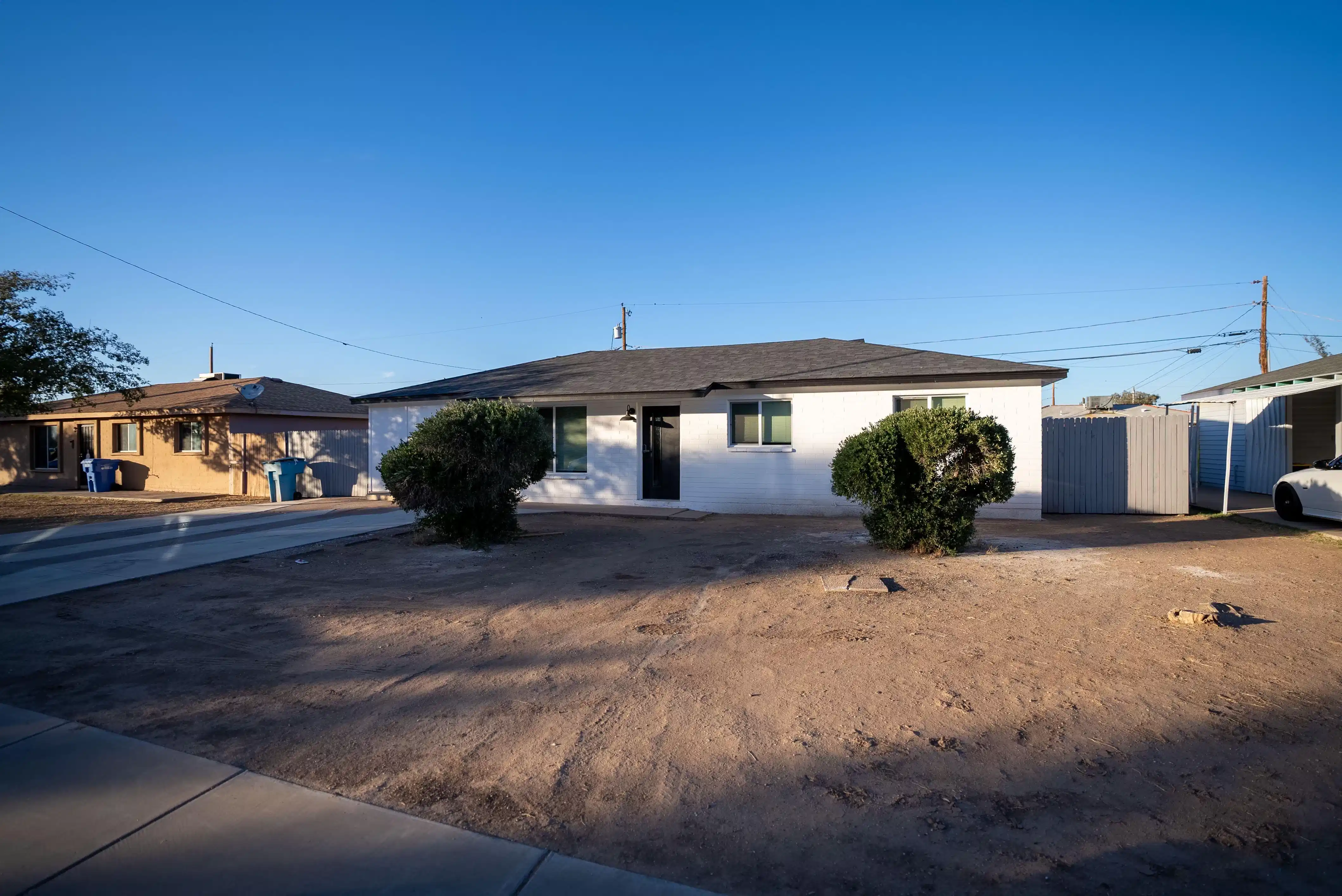 ?w=400&h=260&fit=crop&q=40&auto=format&trim=auto