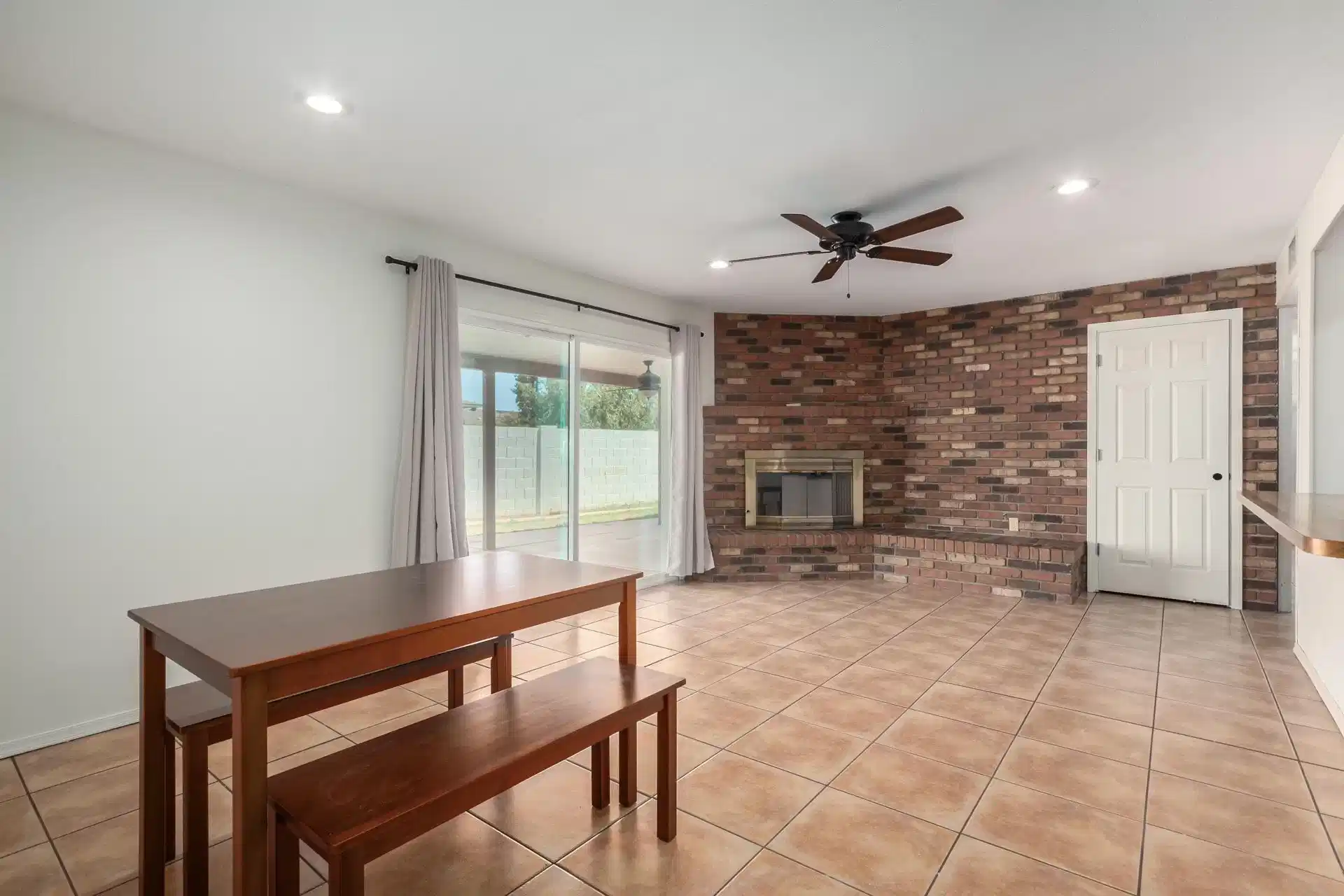 ?w=400&h=260&fit=crop&q=40&auto=format&trim=auto