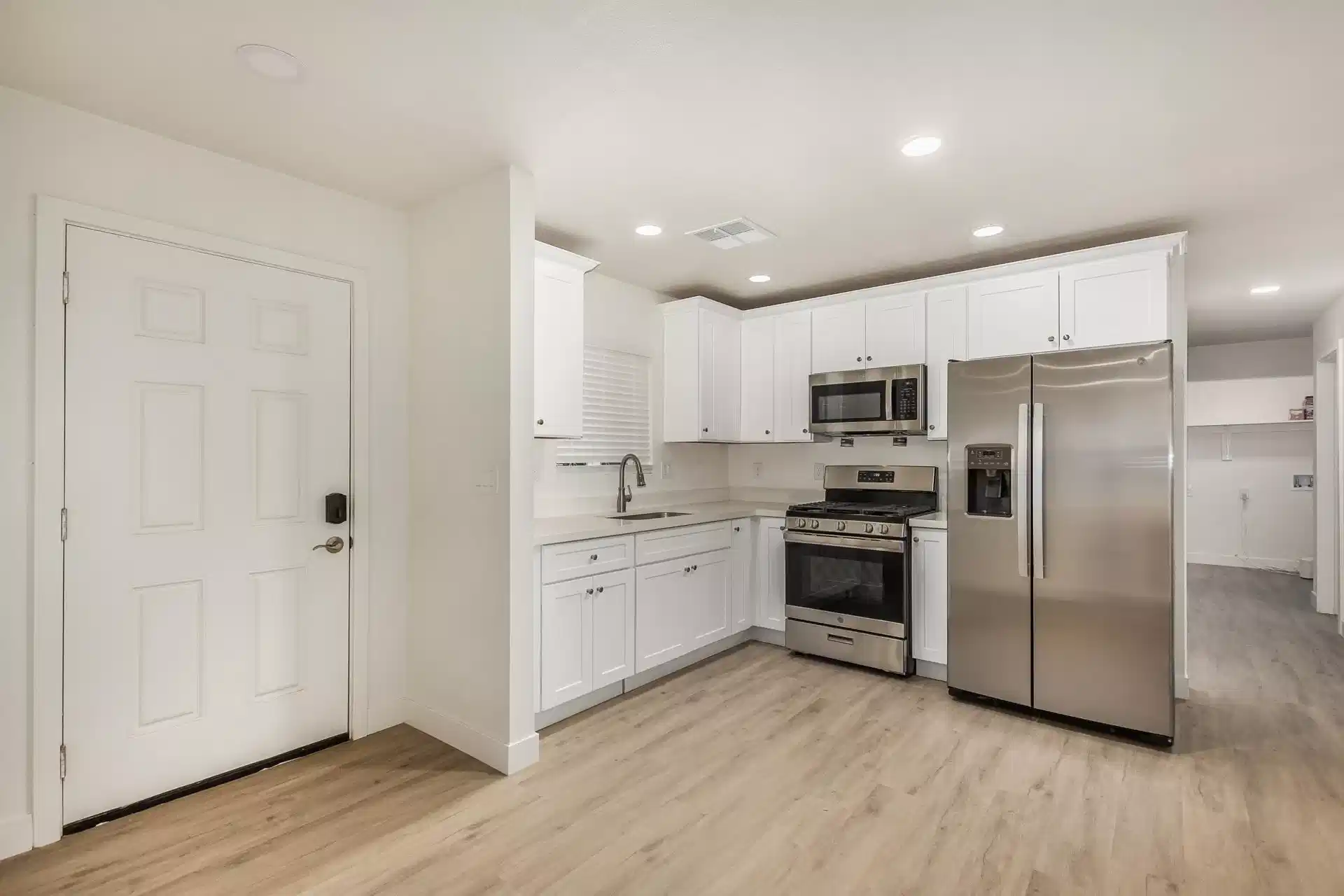 ?w=400&h=260&fit=crop&q=40&auto=format&trim=auto