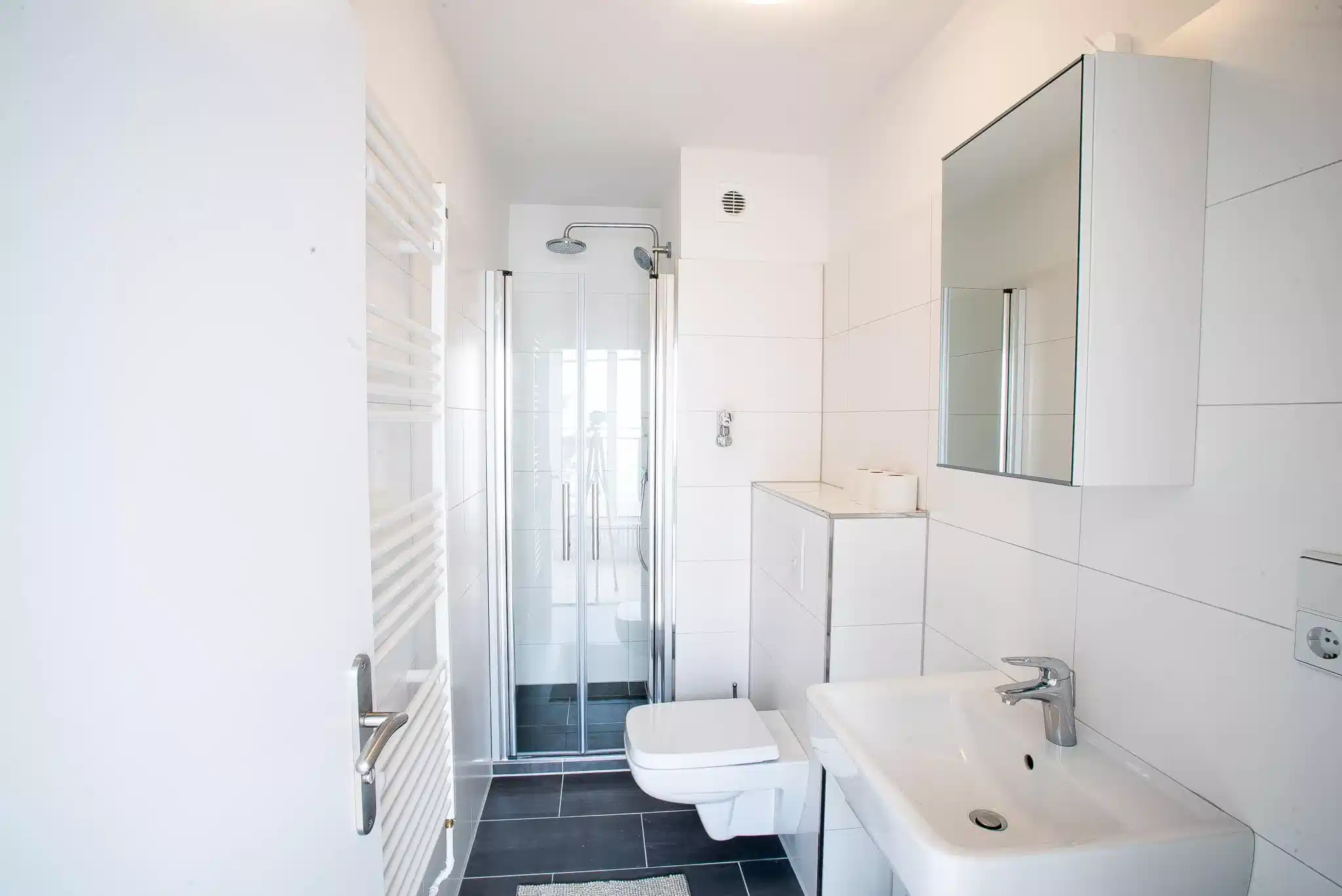 Exterior?w=400&h=260&fit=crop&q=40&auto=format&trim=auto